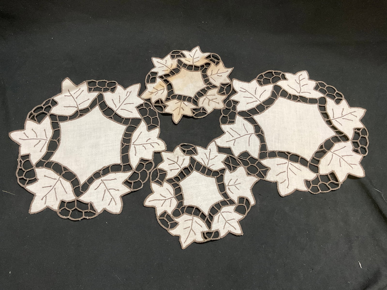 Lt8 VTG Maple Leaf Cutwork Doilies+ - 10