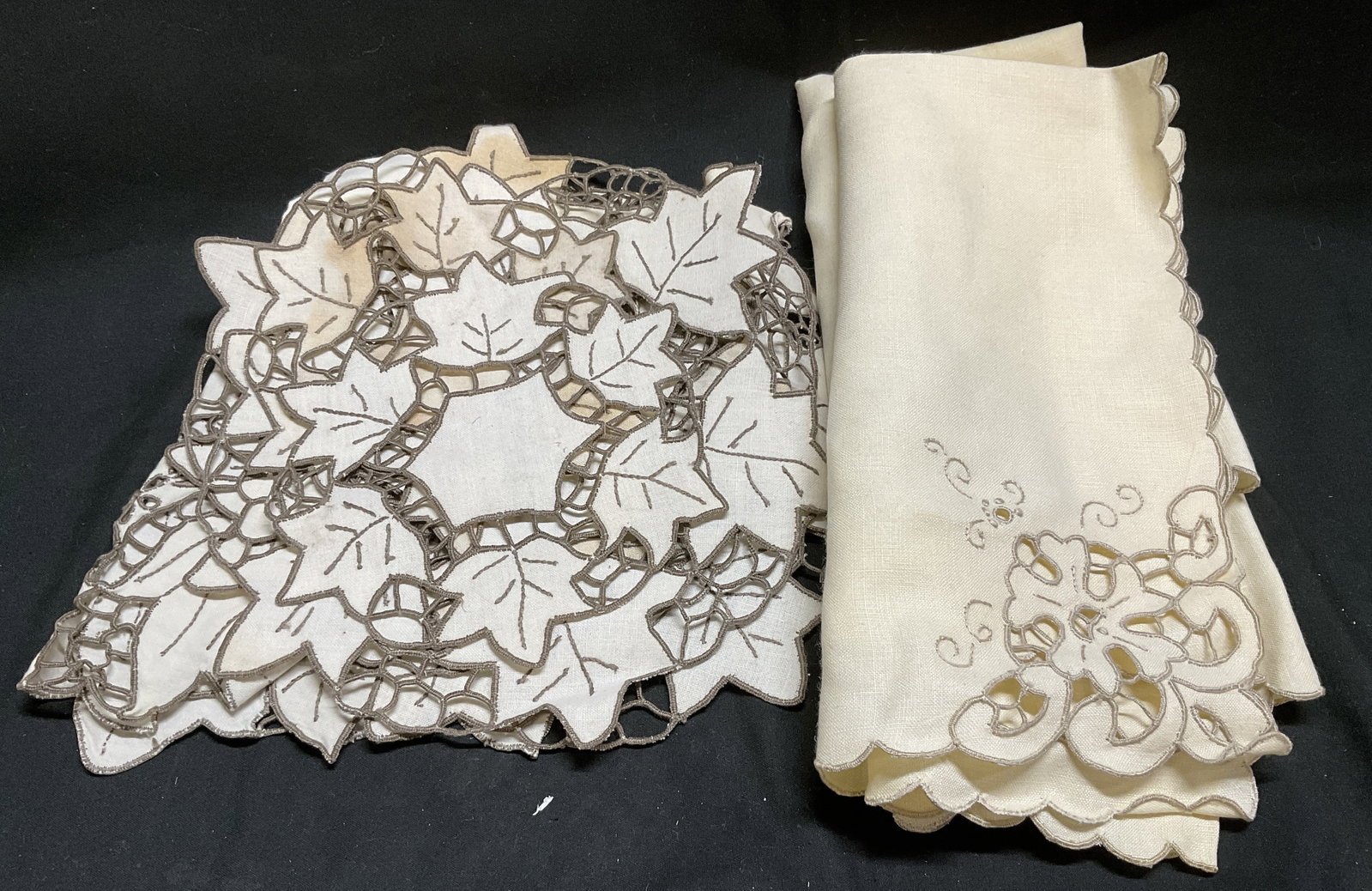 Lt8 VTG Maple Leaf Cutwork Doilies+ (1 of 14)