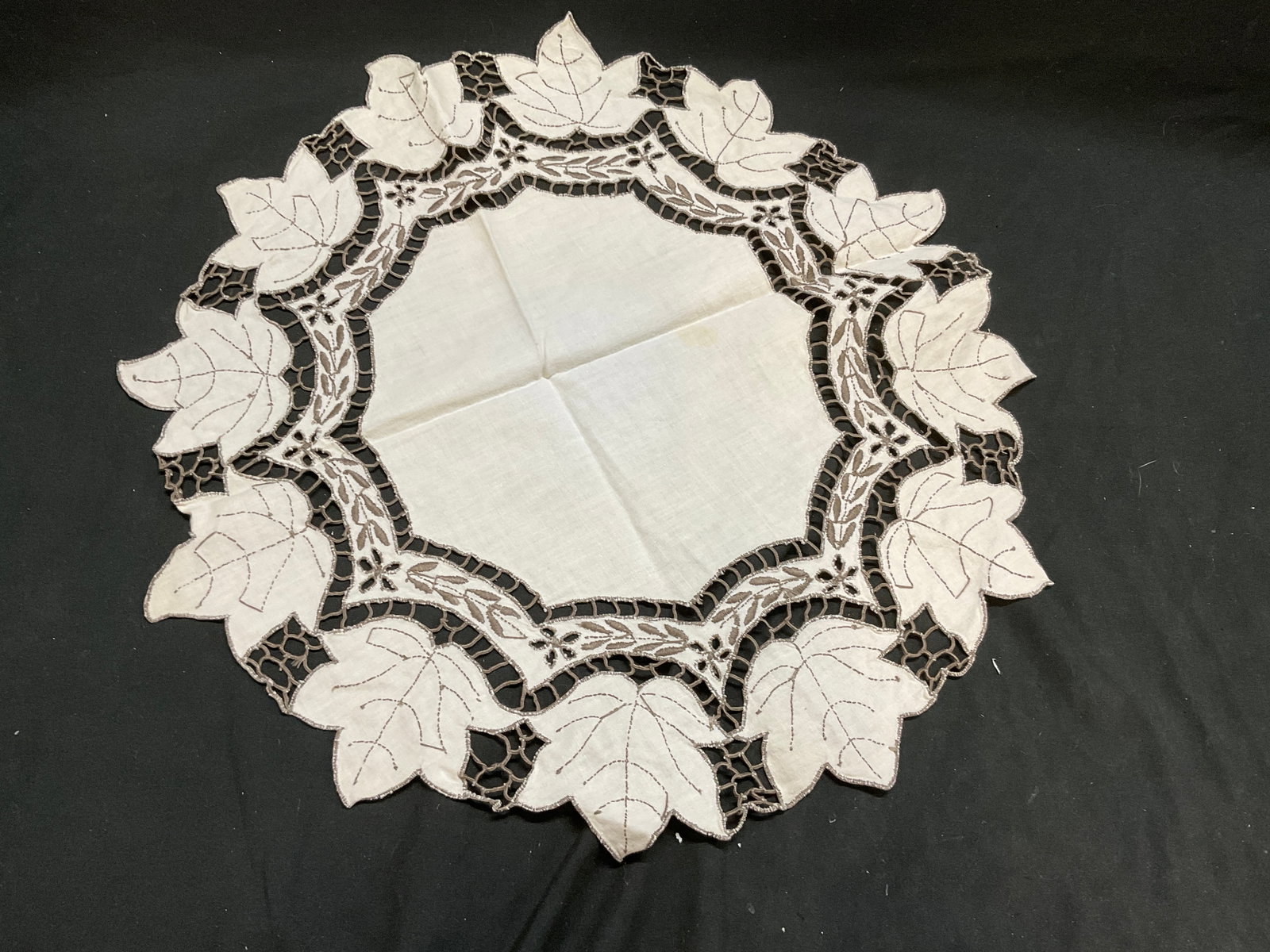 Lt8 VTG Maple Leaf Cutwork Doilies+ - 8