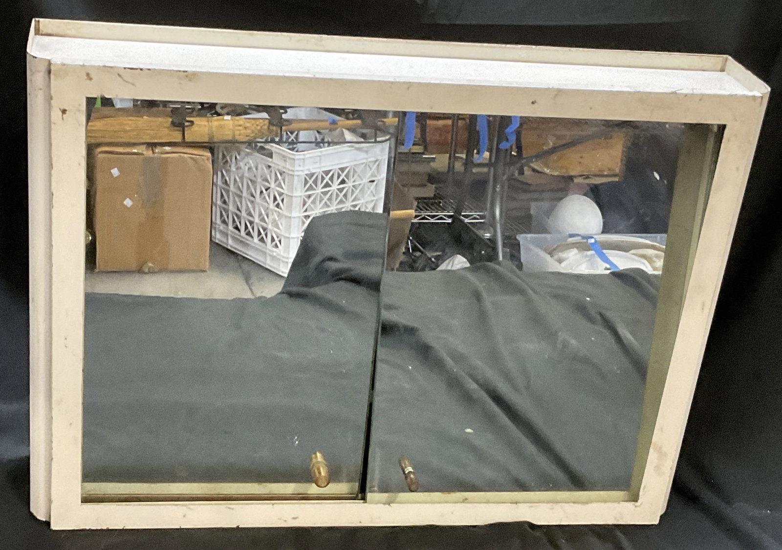 VTG 1958 Sliding Mirror Door Medicine Cabinet (1 of 10)