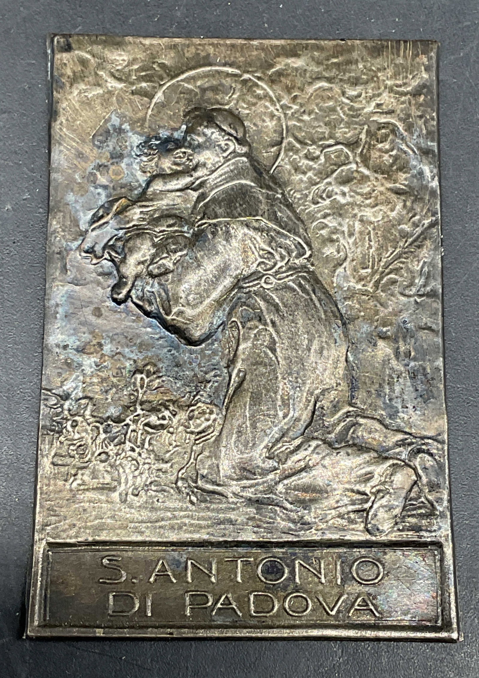 Vintage St Anthony Silver Plated Plaque: Vintage miniature silver plated plaque. Repousse raised Saint Anthony and Jesus Christ motif. Measures approx. 2.25 x 1.5 inches. Wear including patina and scratching. Saint Anthony plaque, religious 