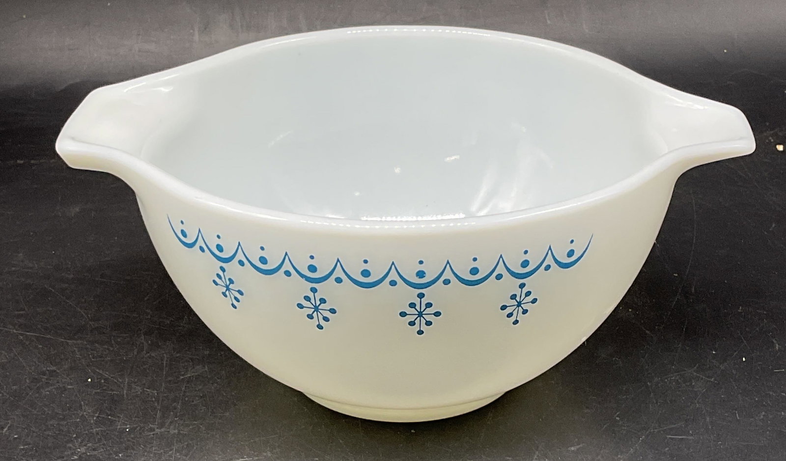 Vintage Pyrex Cinderella 1/2 Pint Mixing Bowl (1 of 6)