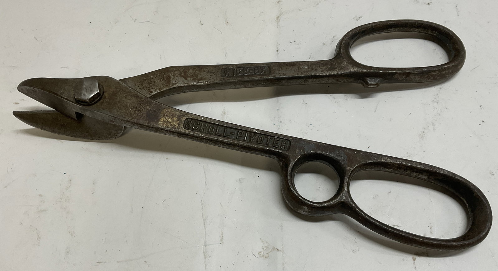 ANTQ Wiss-9X Scroll-Pivoter Tinner's Snips: Antique Wiss-9X Scroll-Pivoter Tinner's Snips. Designed to Cut Through Sheet Metal. Aging to Metal Present. Measures app 11.75in H x 15.5in L When Open. Antique Tools, Wiss-9X, Scroll-Pivoter, Tinner'