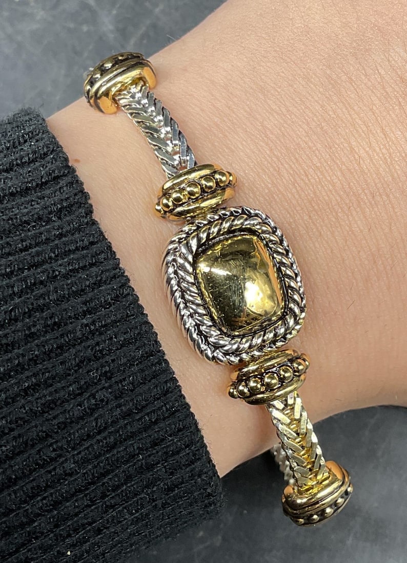 Vtg Napier Silver & Gold Tone Chain Bracelet: Vintage Napier silver and gold tone chain bracelet with bead design. Measures approx. 7 inches long. Some scratching and loss to finish. Jewelry, estate jewelry, costume jewelry, cocktail jewelry, fas