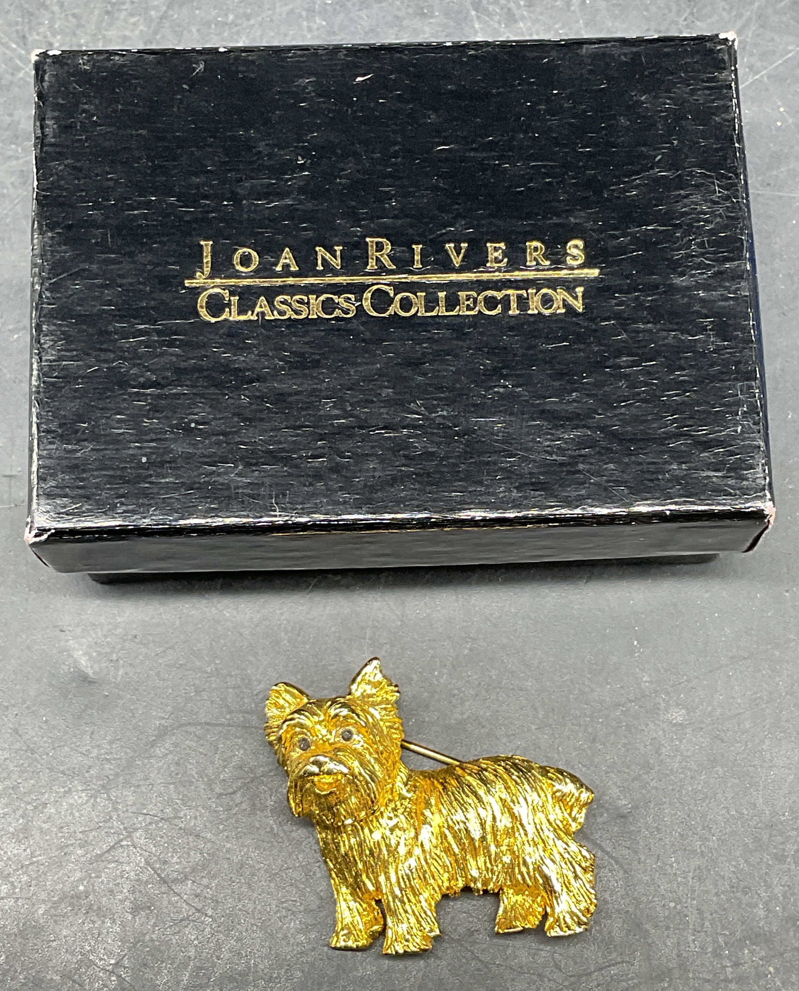 Joan Rivers Gold Tn Yorkshire Terrier Brooch: Vintage Joan Rivers gold tone Yorkshire terrier brooch. Measures approx. 1.5 x 1.25 inches. Includes box and dust bag. Some scratching. Jewelry, estate jewelry, costume jewelry, cocktail jewelry, fash