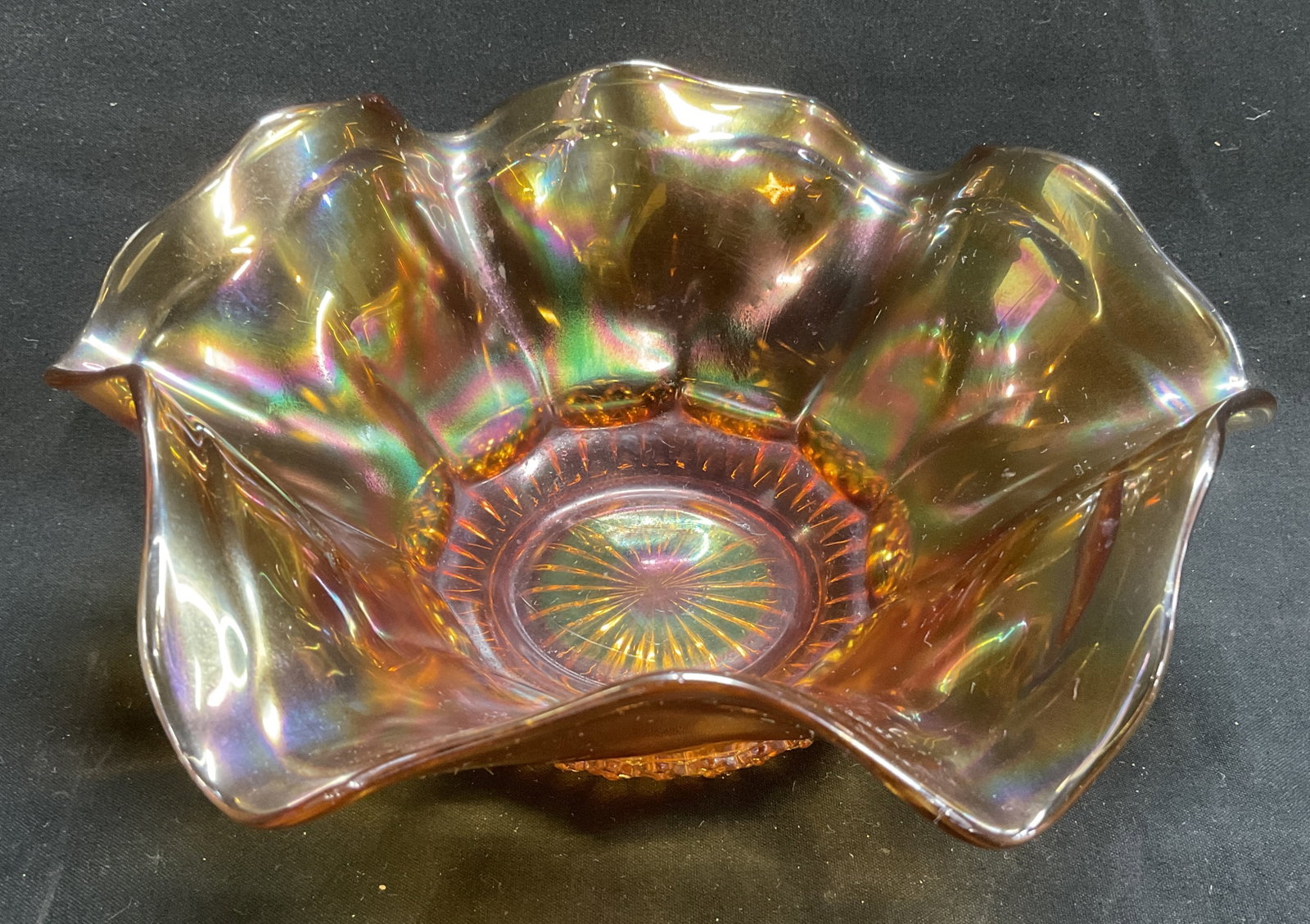 ANTQ Marigold Carnival Glass Ruffled Edge Bowl: Antique Early 1900s Iridescent Marigold Carnival Glass Ruffled Edge Bowl. Scratching Present. Measures app 3in H x 7.5in Diam. Antiques, 1900s, Marigold, Carnival Glass, Iridescent, Art Glass, Ruffled