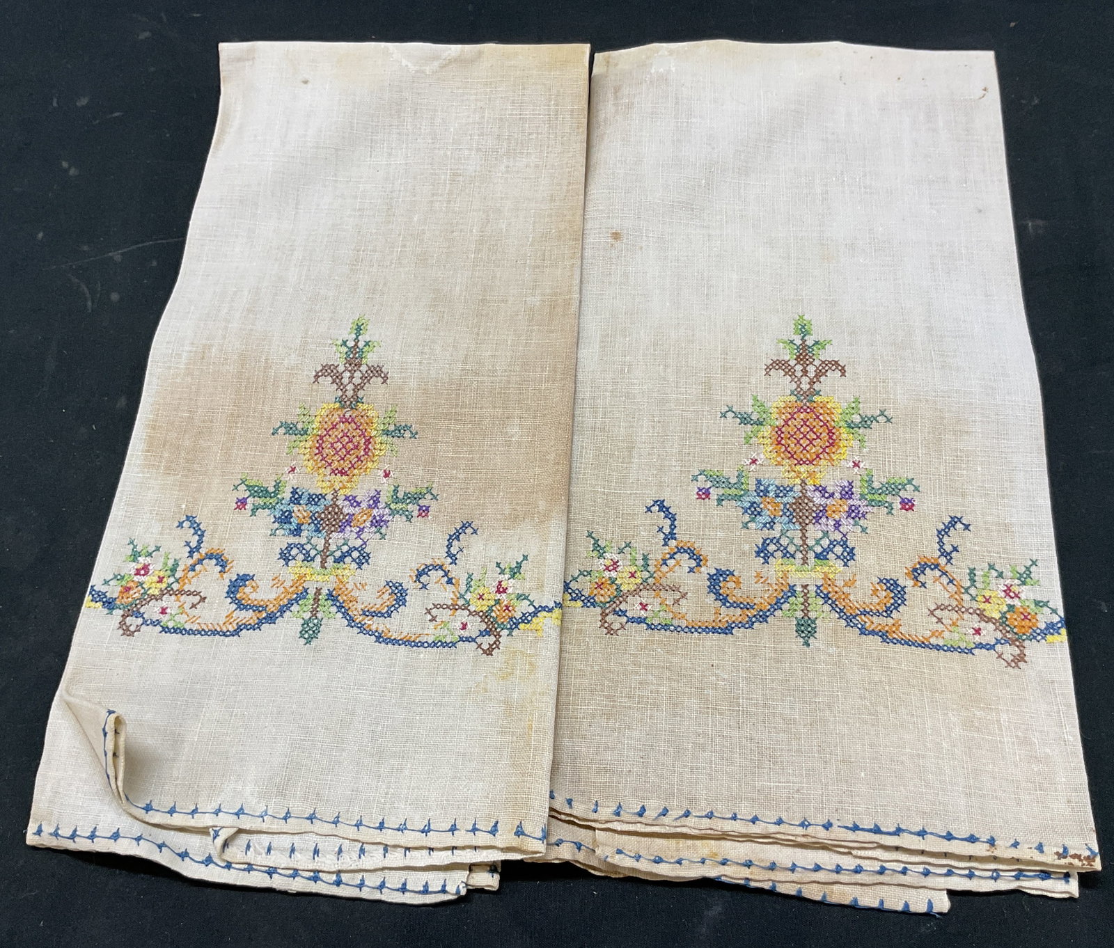 Set 2 Vintage Embroidered Floral Linen Tea Towels (1 of 6)