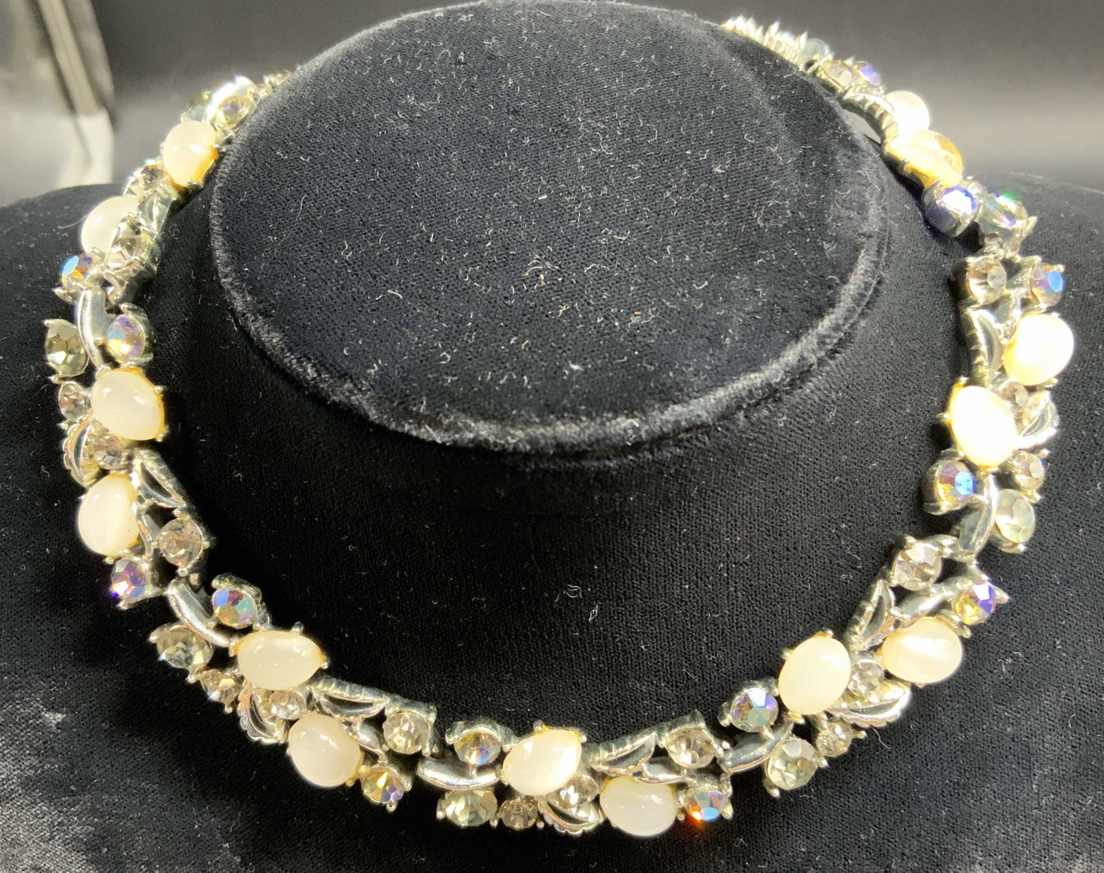 LISNER vintage Crystal Leaf Form Necklace: Silver toned interlocking leaves with crystals and white stones, signed LISNER on clasp, drop length adjustable, as shown app 6 inches, estate jewelry, costume jewelry, fashion jewelry, wearables