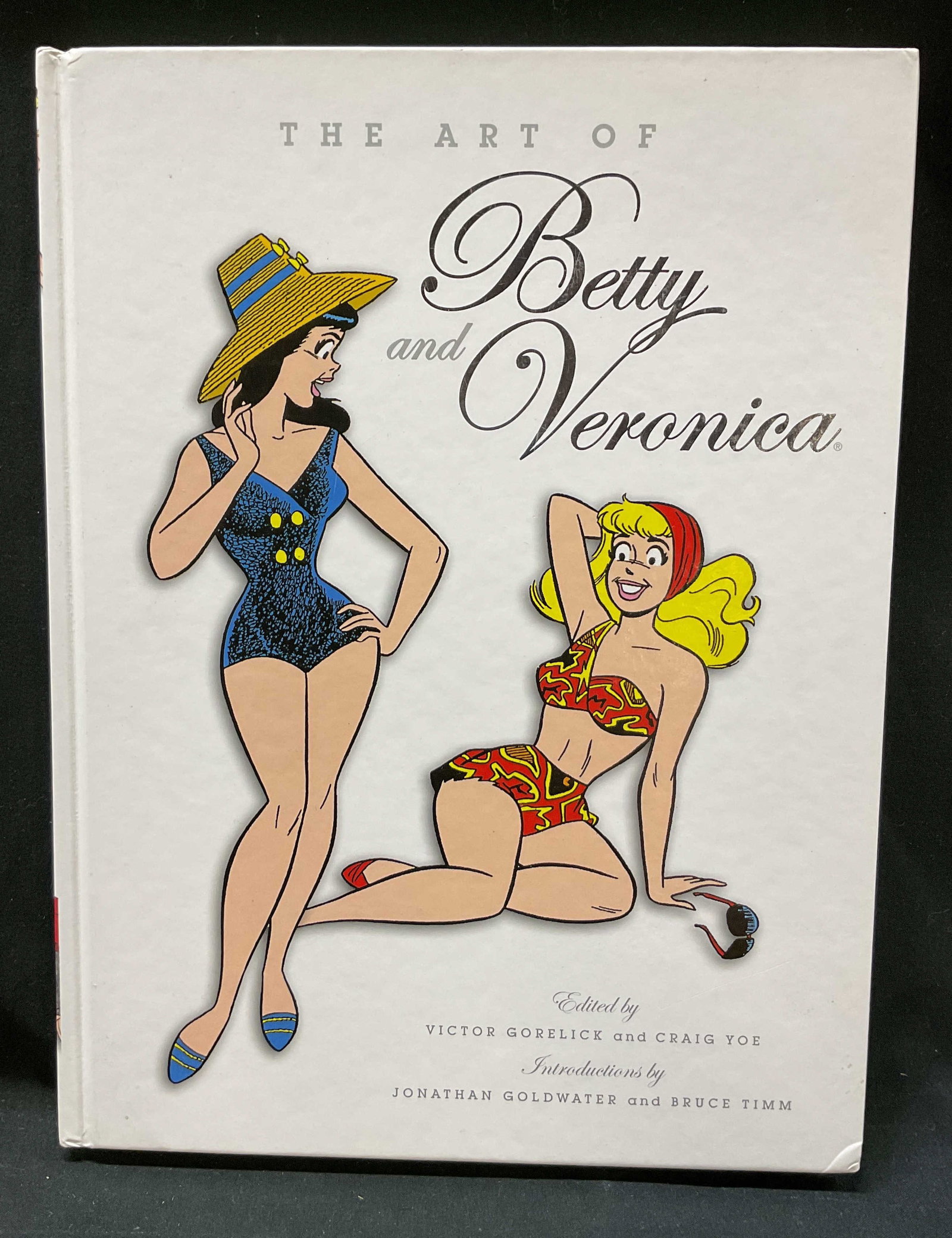 2012 Art Of Betty & Veronica Illus Bk Gorelick+: The Art Of Betty and Veronica. Edited by Victor Gorelick and Craig Yoe. Introductions by Jonathan Goldwater and Bruce Timm. Produced by Clizia Gussoni. Published by Archie Books, 2012. Various illustr