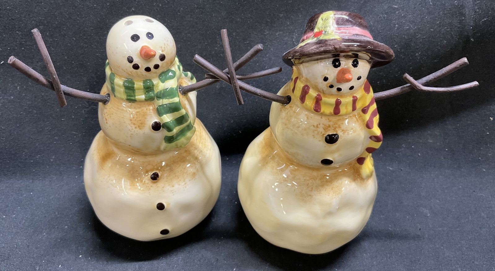 Primitive-Sty Ceramic Snowmen Salt&Pepper Shakers (1 of 8)
