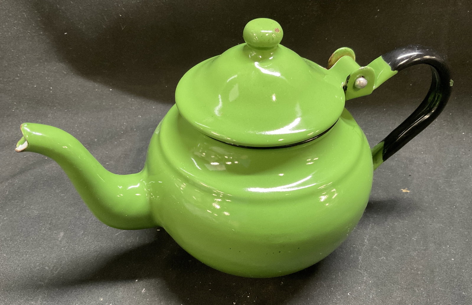 VTG Black and Green Enamel Teapot: Vintage Black and Green Enamel Teapot. Metal Material. Chip on Spout and Enamel Chips Present. Measures app 5in H x 7.25in L. Vintage Teapot, Black and Green, Enamel, Metal, Kitchen Accessories, Kitch