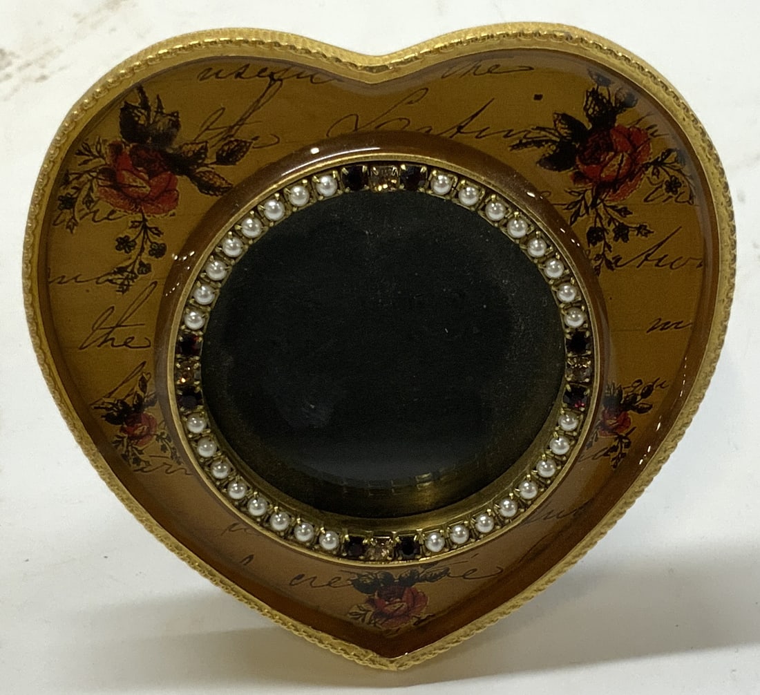 John Wind Maximal Heart Shaped Picture Frame (1 of 7)