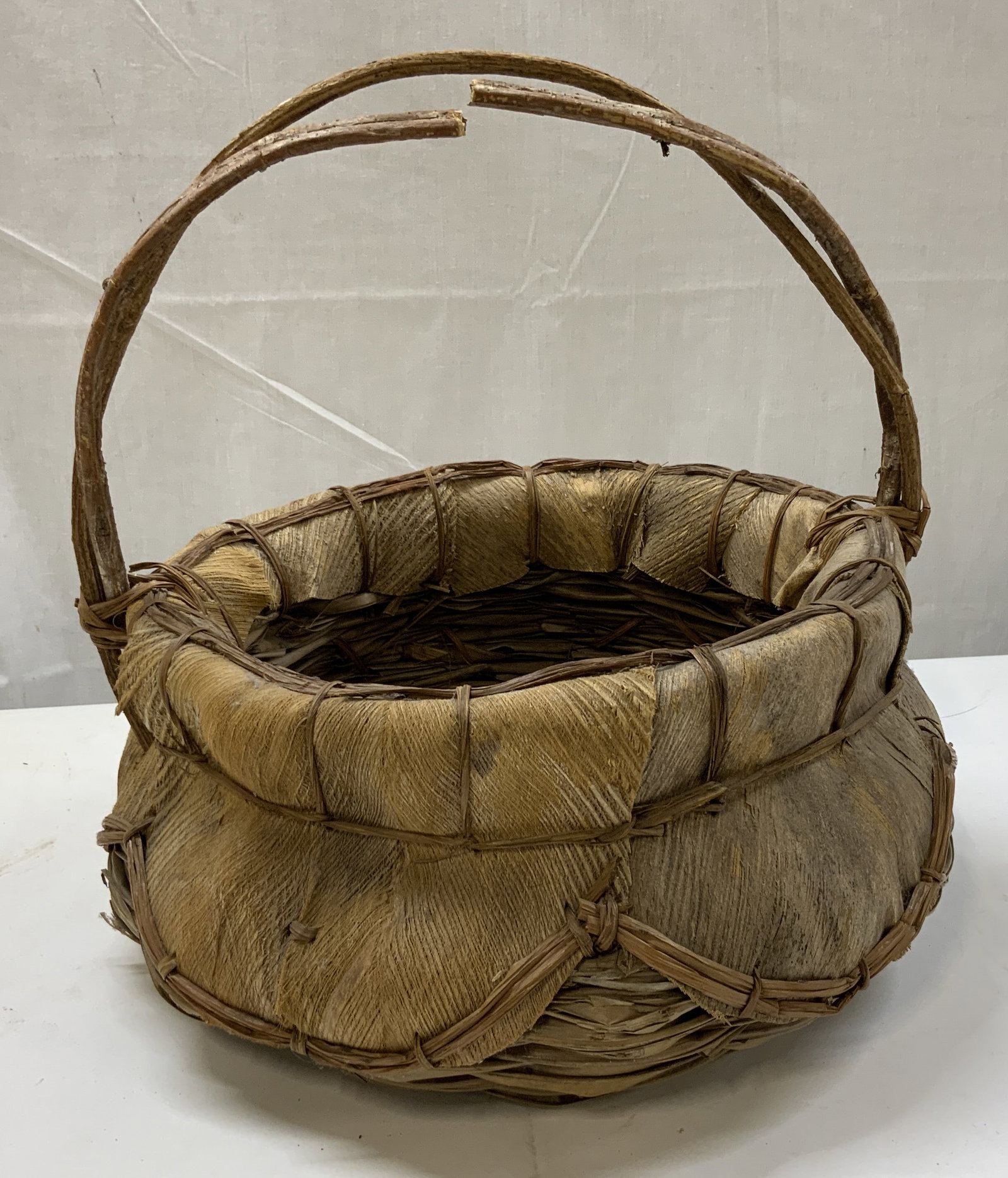 Branch Handle Bark Basket (1 of 6)