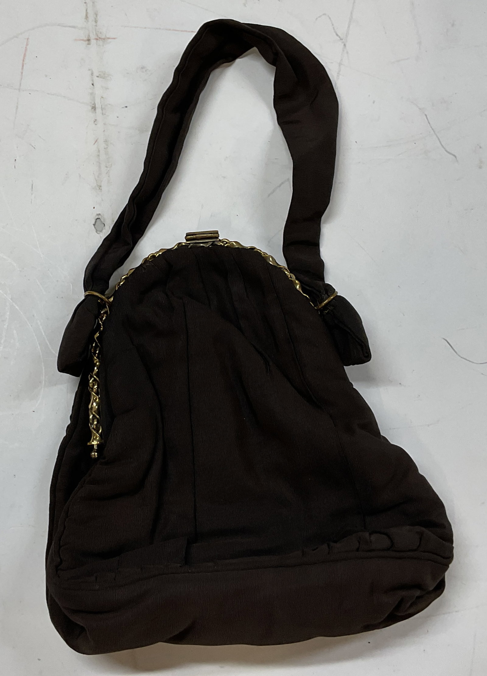 Vntg Gold tn Clasp Brown Pleated Purse c1940s: Vintage brown pleated bag. Bag features a dark brown fabric with pleats and a metal gold toned closure as well as structure for the opening. Bag has a handle made from the same cloth as the bag and 2 