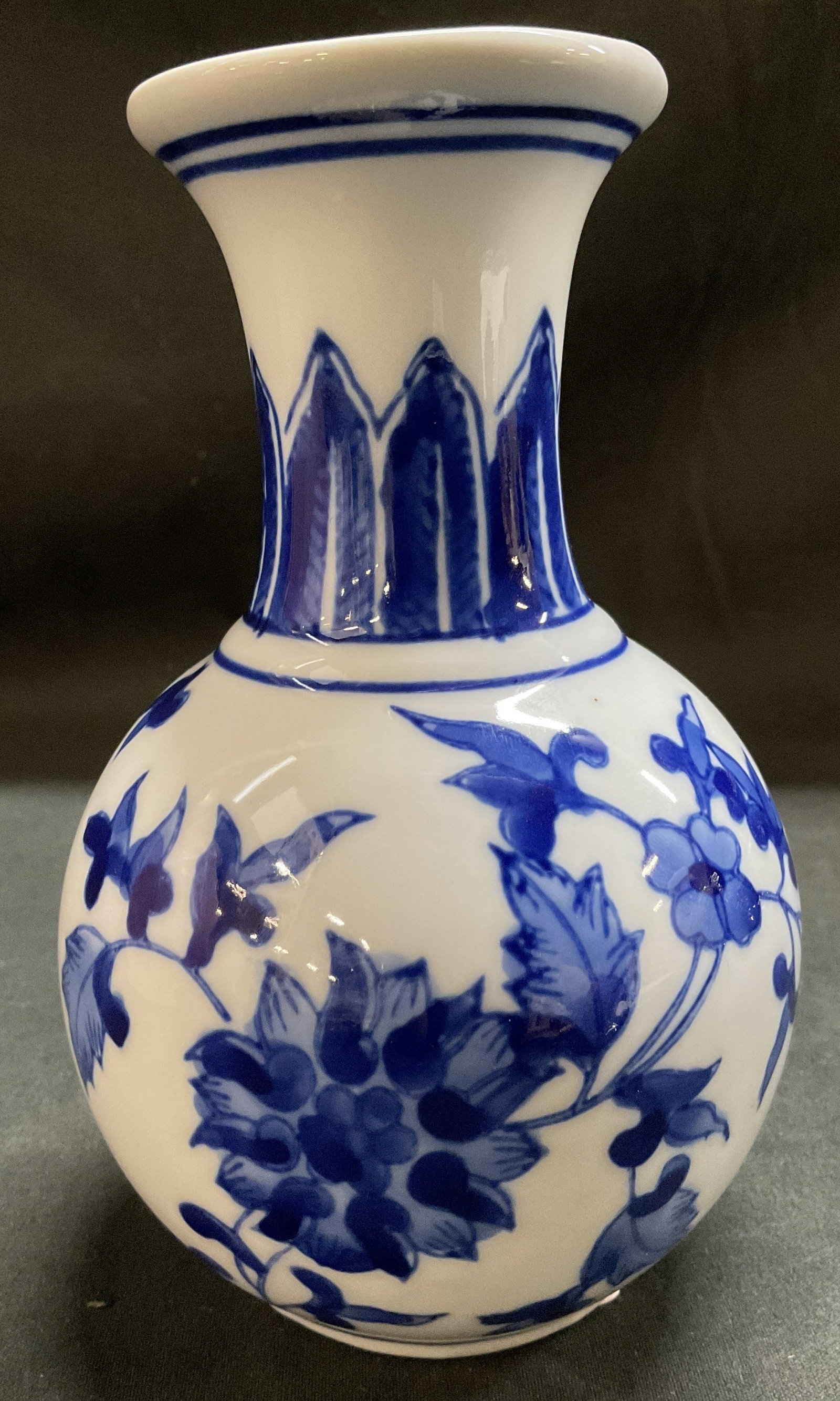 Vtg Blue & White Porc Floral Vase (1 of 6)