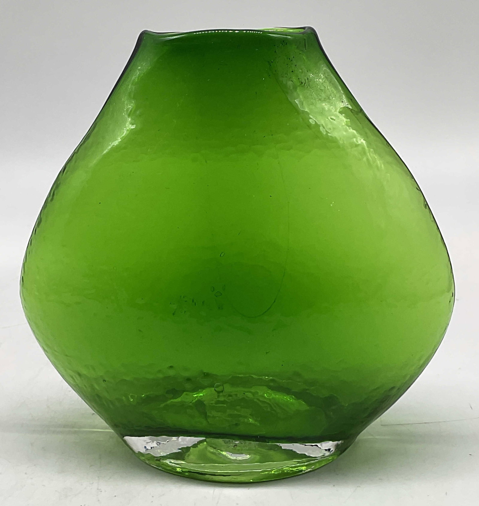 Hand-Blown Pebbled Teardrop Shape Art Glass Vase: Hand-Blown Teardrop Shape Green Art Glass Vase. Pebbled Texture. Condition Consistent With Exposure. Measures app 8in H x 7in Diam. Hand-Blown, Teardrop, Colorful Glass, Vases, Art Glass, Pebbled,