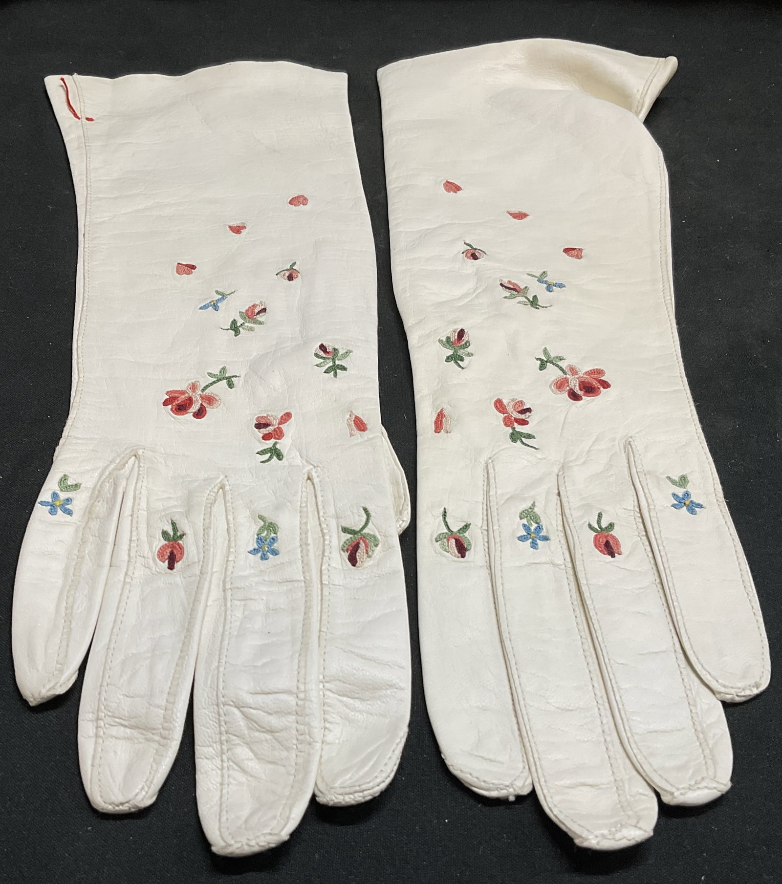 VTG Kislav Embroidered Leather Gloves FRANCE (1 of 9)