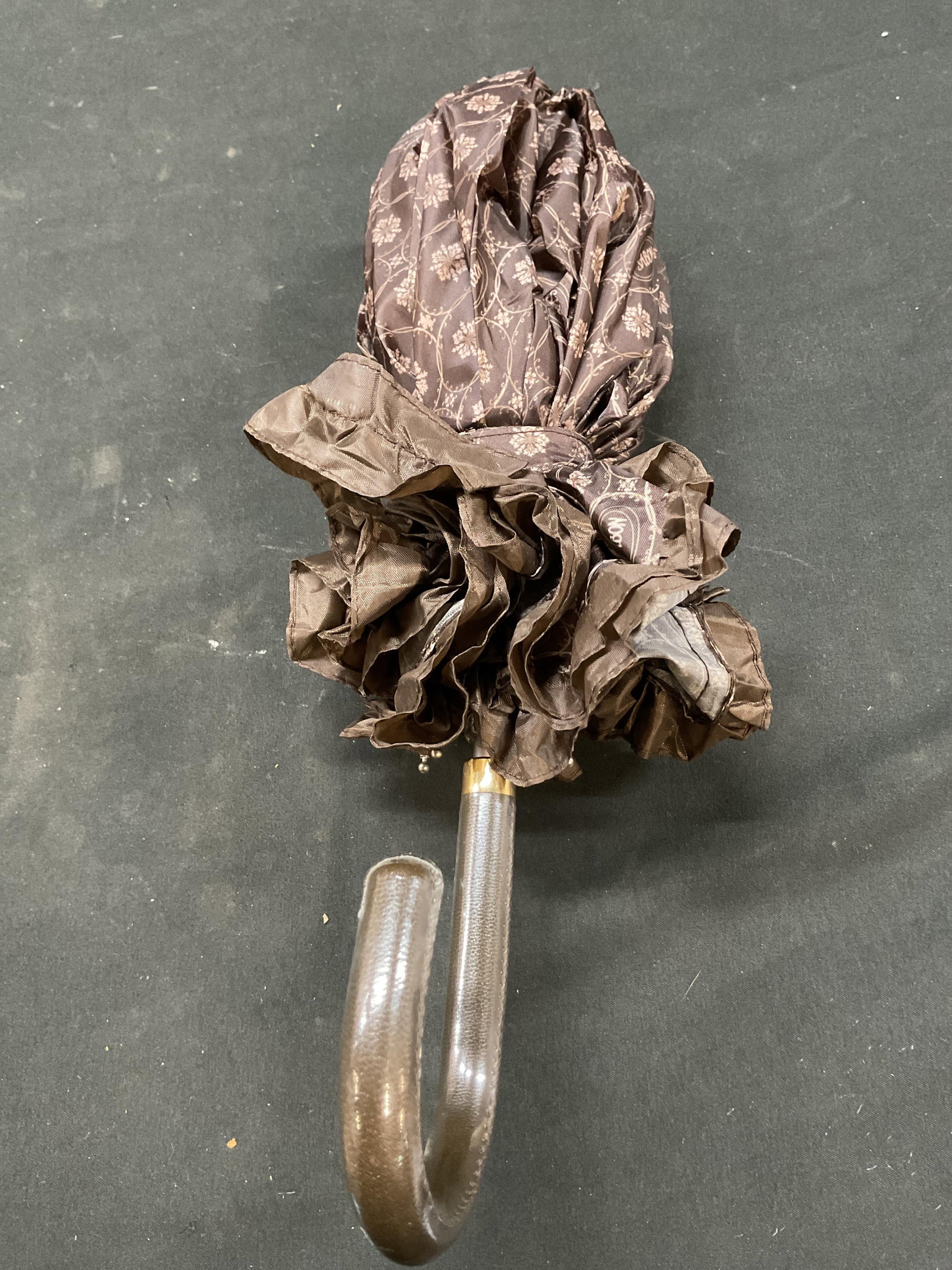 Sabon Brown Ruffled Parasol - 9