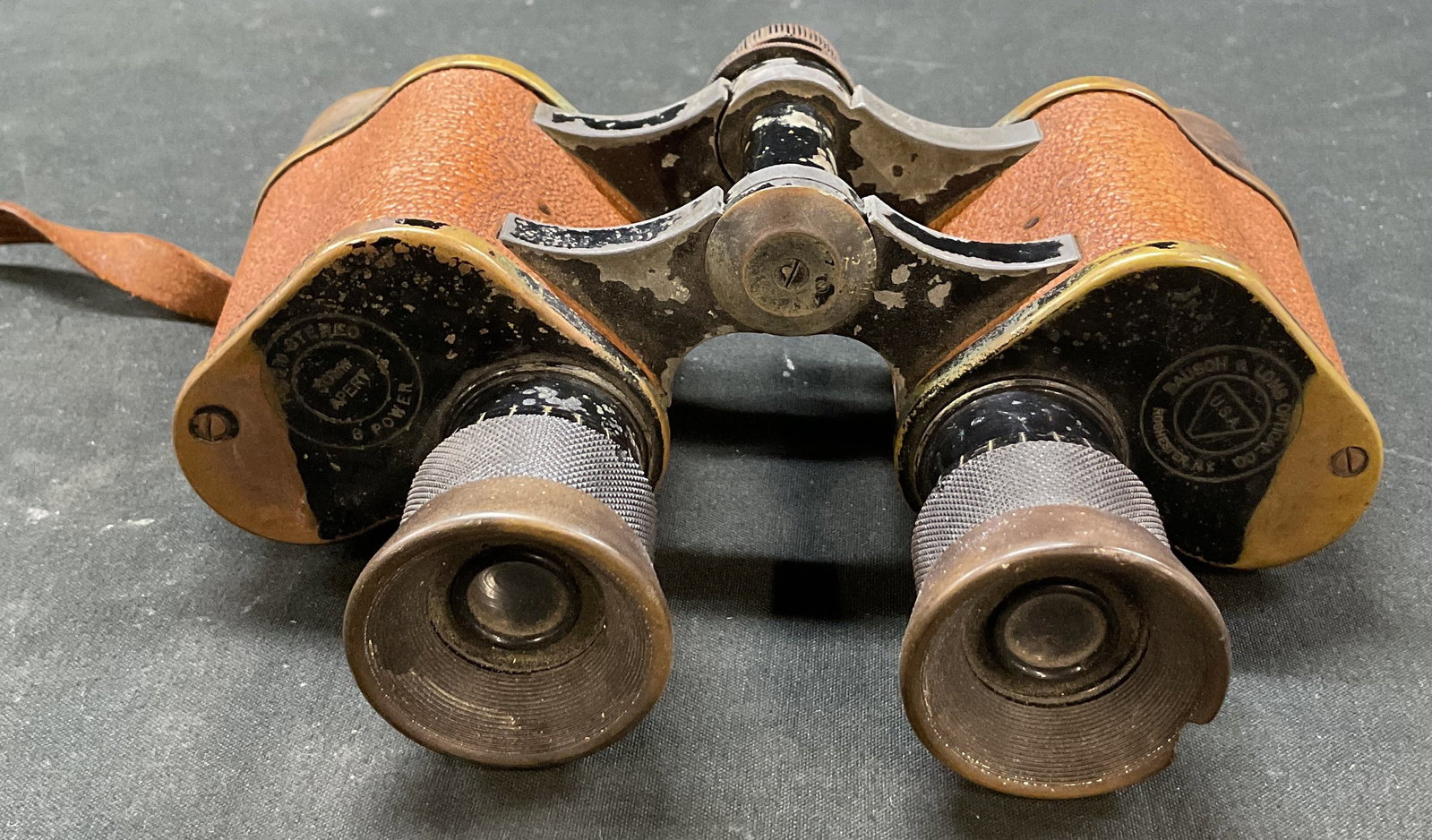 Bausch & Lomb US Army Signal Corps Binoculars USA: Bausch & Lomb US Army Signal Corps binoculars. Made in USA. Marked on surface. Brown and black. These binoculars appear consistent with World War One and World War Two era. Serial No. EE 19822.