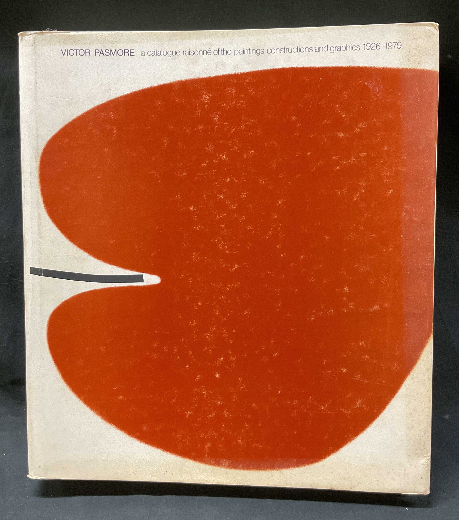 1980 Victor Pasmore Illus Bk Bowness+: Victor Pasmore a catalogue raisonne of the paintings, constructions and graphics 1926-1979. Introductions by Alan Bowness and Luigi Lambertini. 249 plates 51 in color and 606 catalogue illustrations.