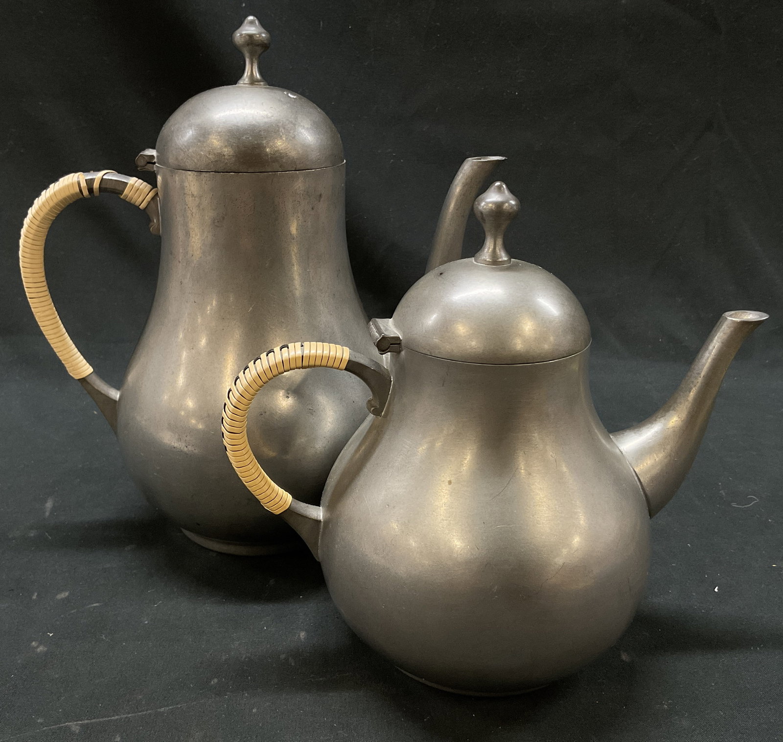 Vtg Daalderop Royal Pewter Tea/Coff. Pots, HOL.: Vintage Daalderop Royal Pewter Teapot and coffee pot set- wicker/rattan wrapped handles. Manufactured by Royal Holland Pewter in Tiel, Netherlands. Includes 1x tall coffee pot 1x squat rounded teapot.
