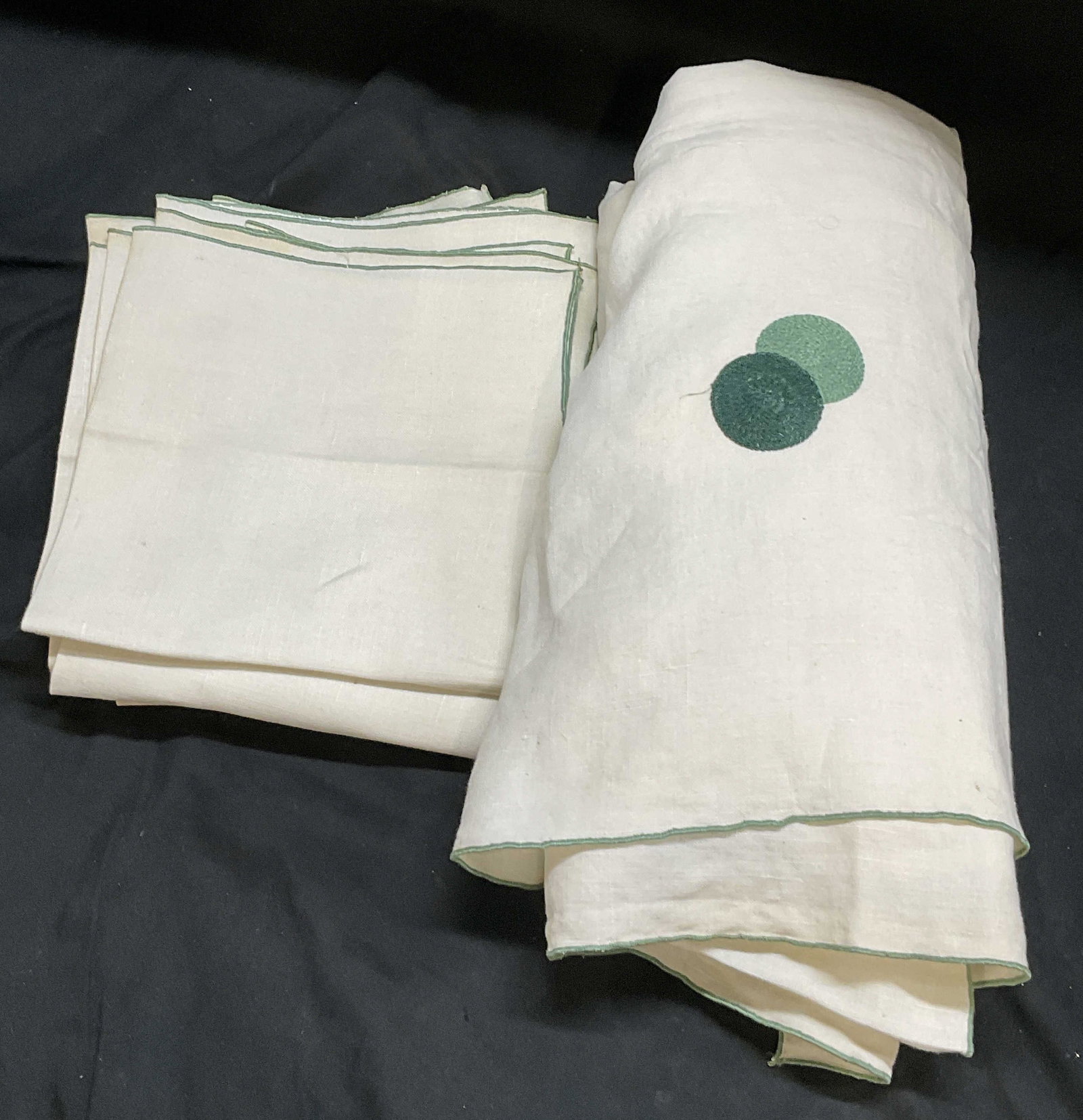 Lt13 VTG Beige & Green Dot Design+ Table Linens (1 of 8)
