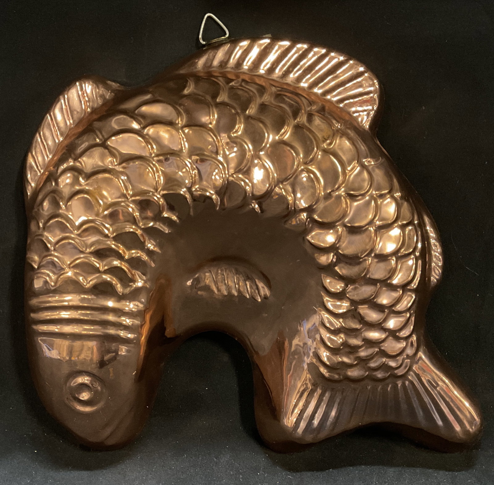VTG 70s-80s Benjamin&Medwin Copper Fish Mold KOREA: Vintage Circa 1970s-1980s Benjamin & Medwin Inc Copper Fish-Shaped Jell-O Mold. Tin Lining. Made in Korea. Scratching Present. Measures app 9in H x 8in Diam. Vintage Jell-O Molds, Benjamin & Medwin, C