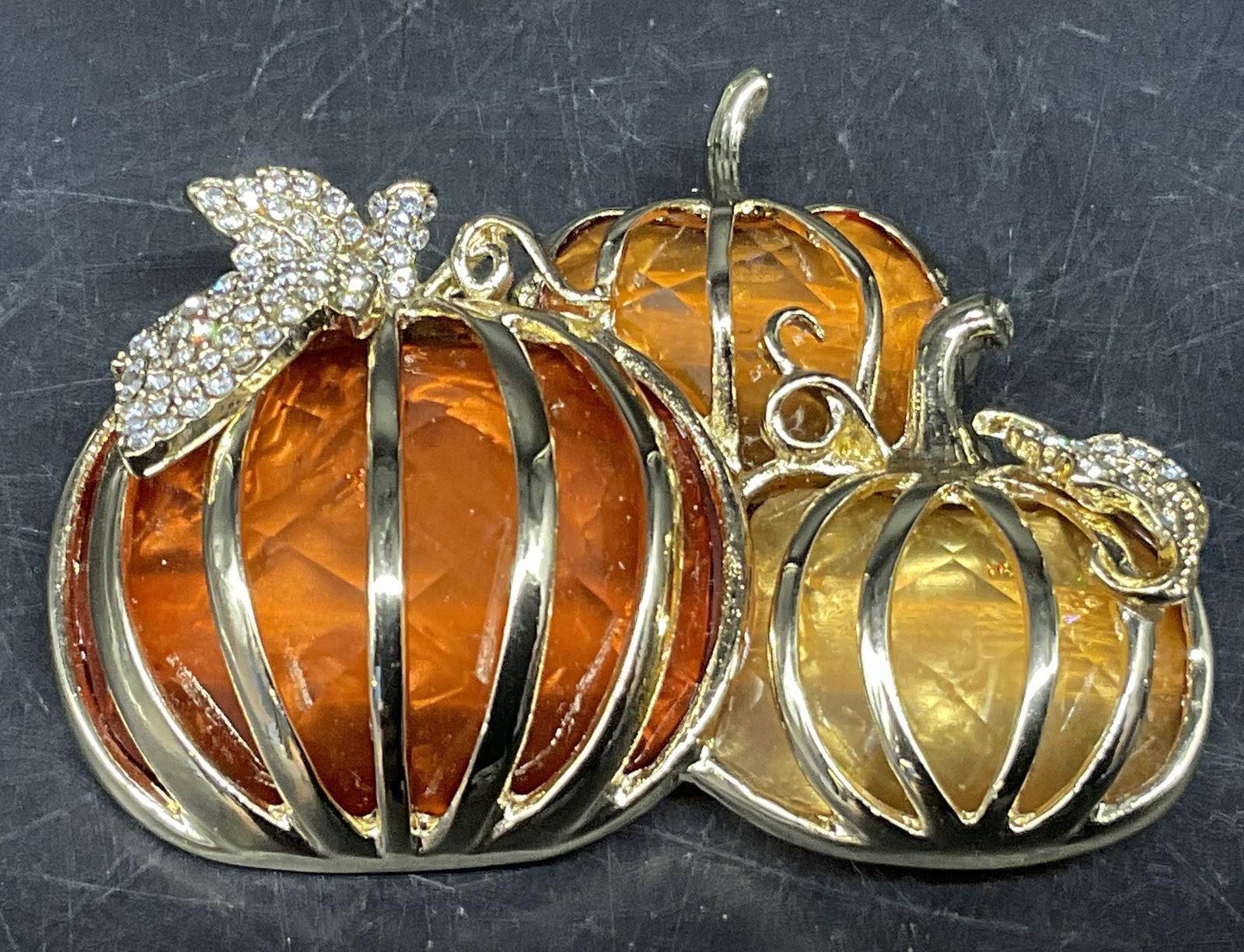 VINTAGE Napier Gold-Toned Pumpkins Brooch (1 of 7)