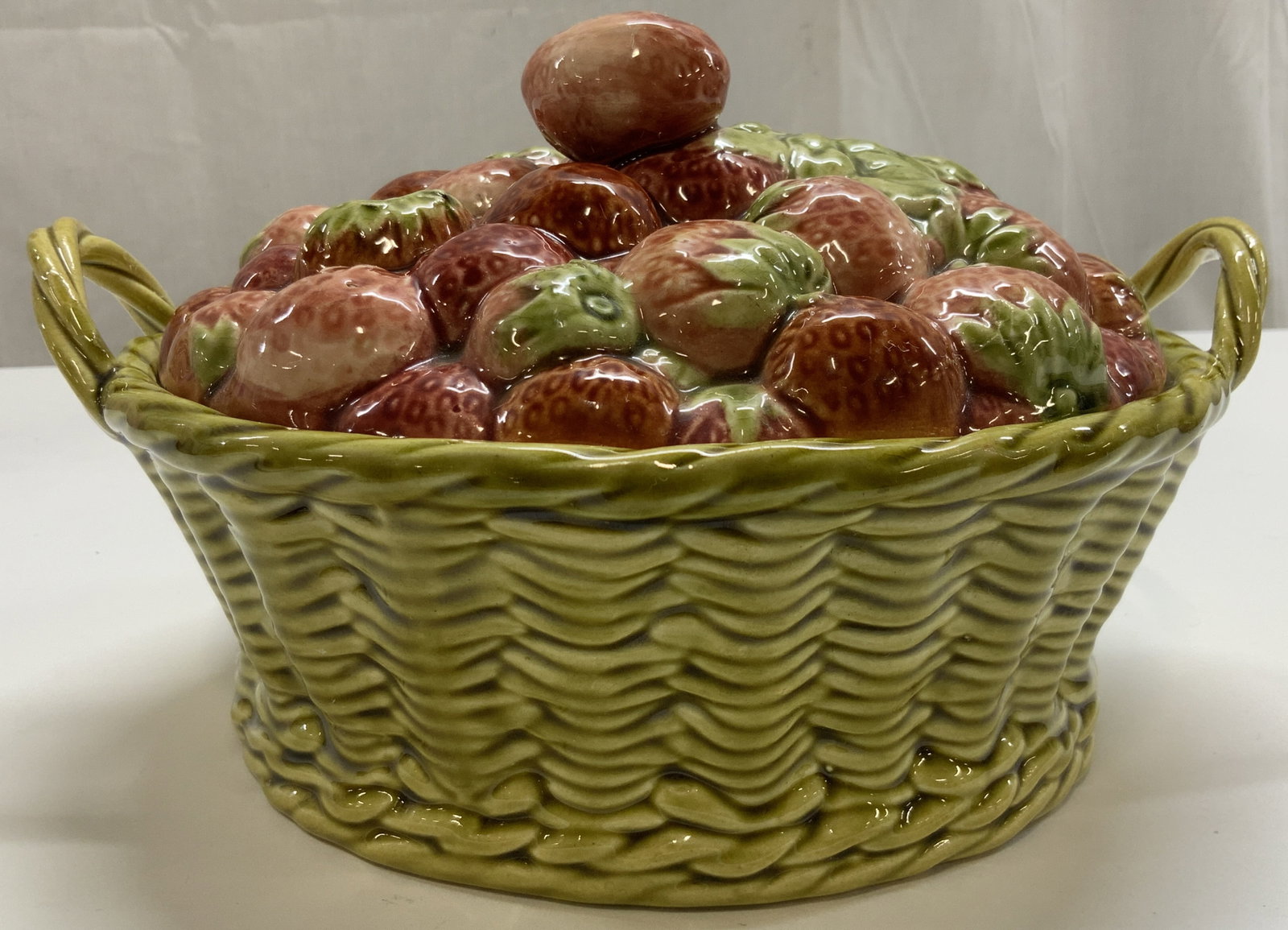 Antq Sarraguemines Majolica Berry Bskt Dish, GER (1 of 7)