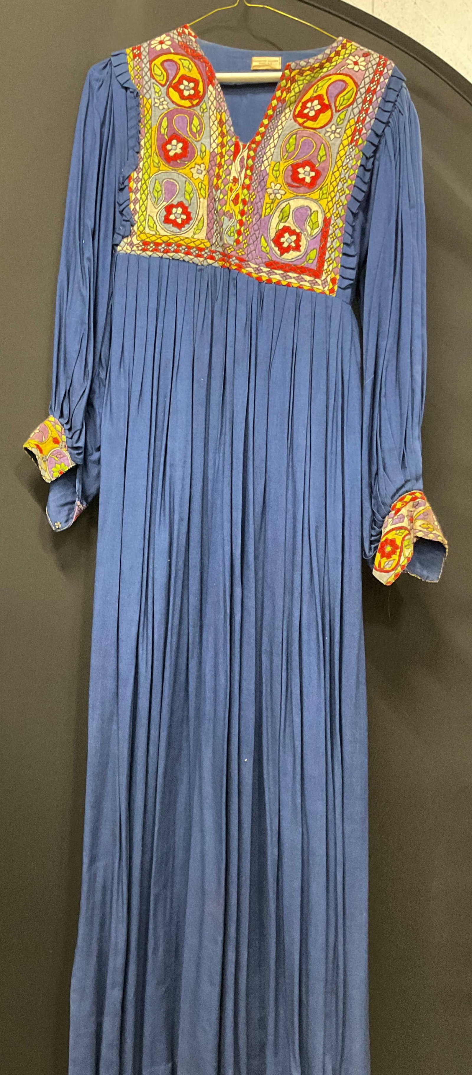 Vntg Kandar Designs colorful long sleeve maxi: Vintage Kandar Designs colorful long sleeve maxi dress. 100% cotton fabric size large. Colorful embroidering on chest and sleeve cuffs, selves and skirt blue. Size sipper closure. Pleating in sleeves 