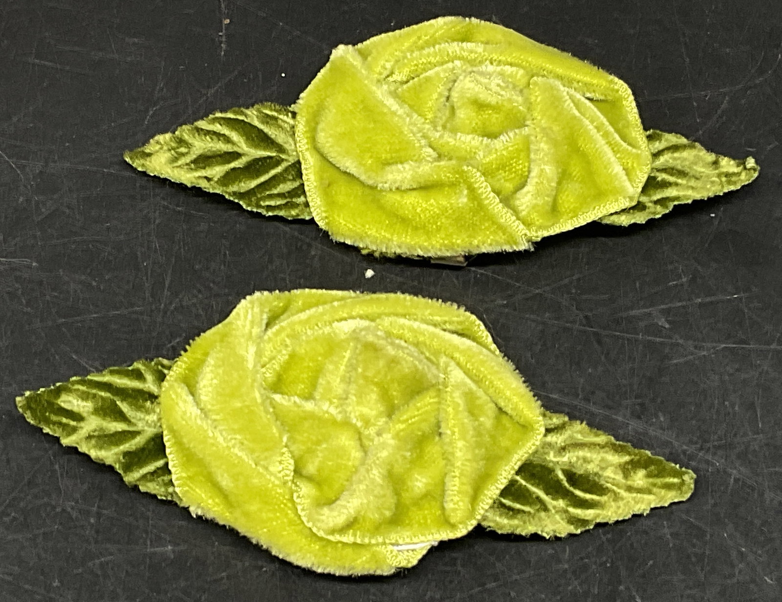 Lt2 VTG Lime Green Velvet Rose Shoe Clips (1 of 6)