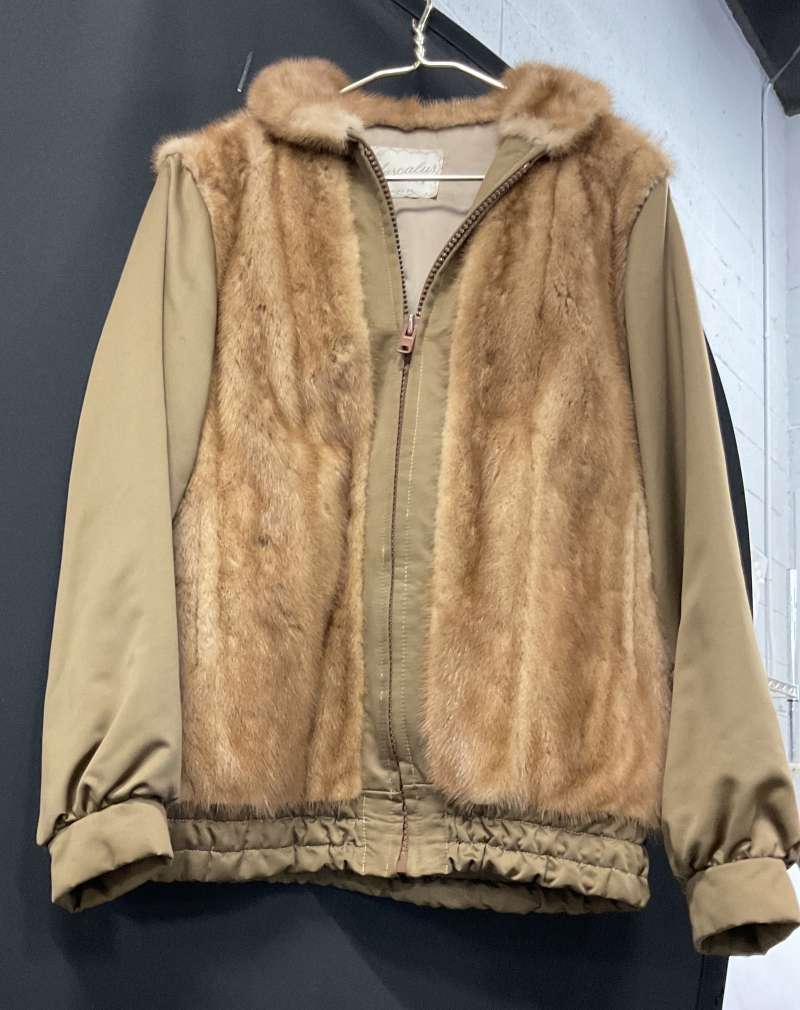 Muscalus furs mink bomber jacket. (1 of 6)