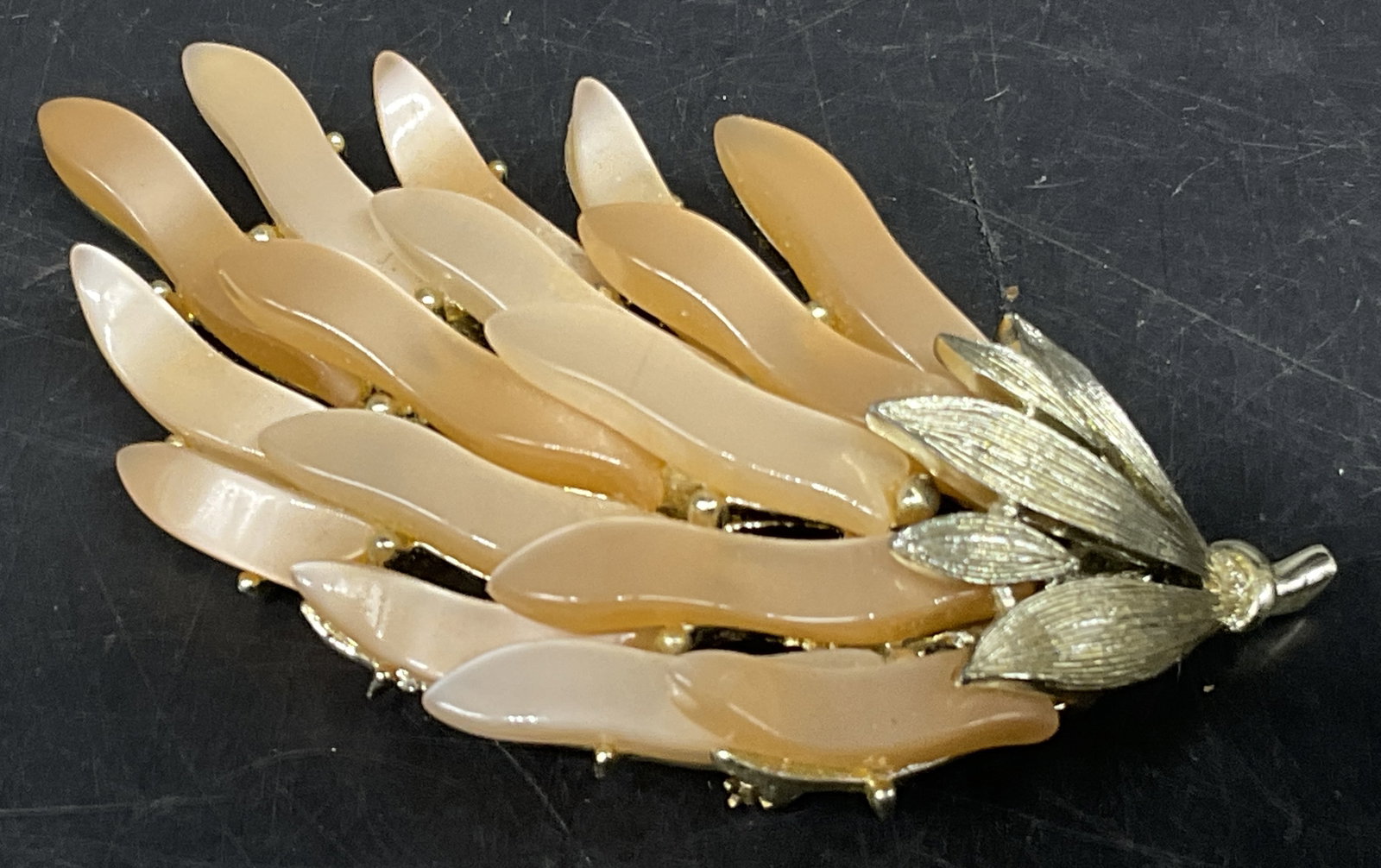 VINTAGE Designer Lisner Palm Frond Brooch (1 of 7)