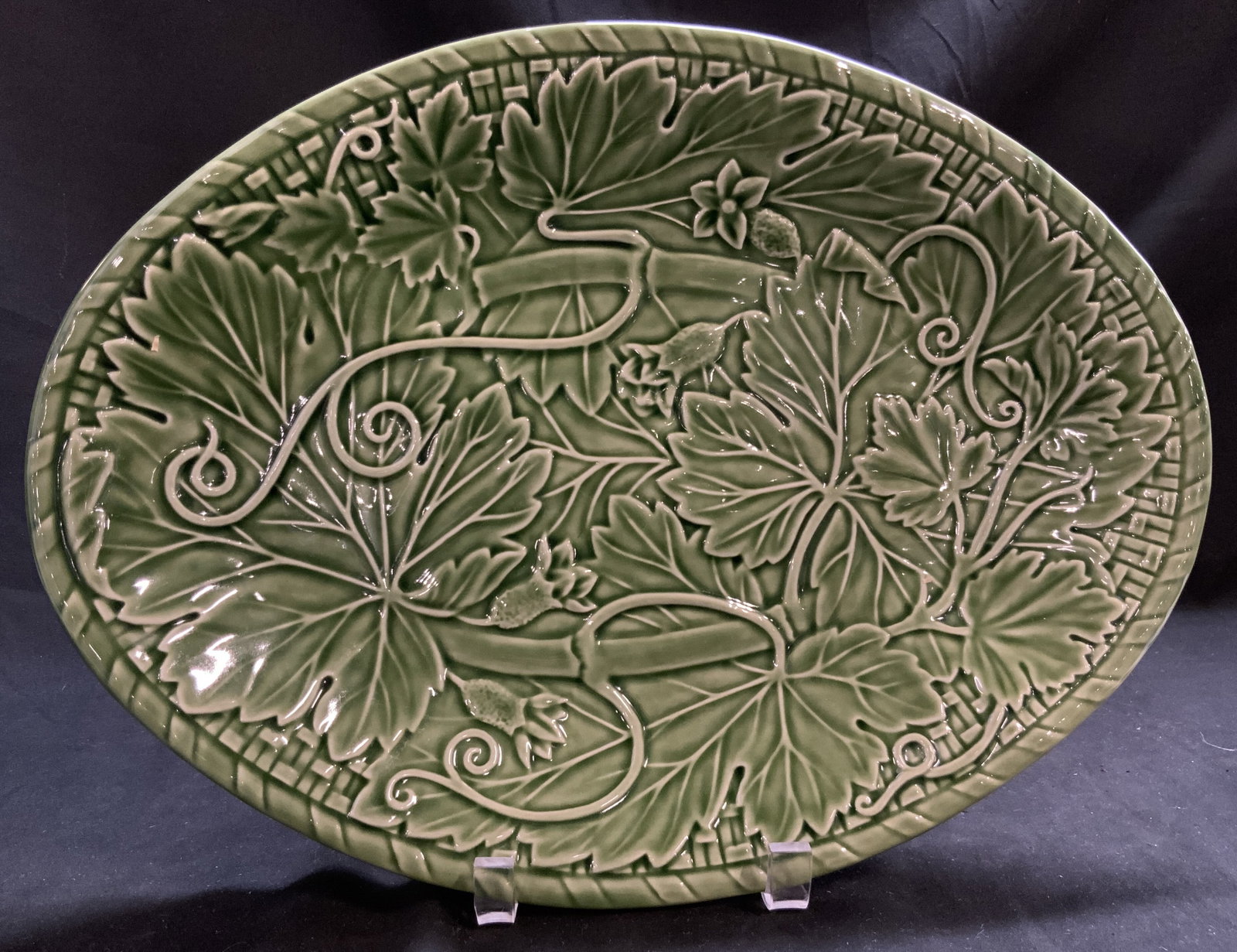 Vtg Bordallo Pinheiro Majolica Vine Platter, POR (1 of 6)