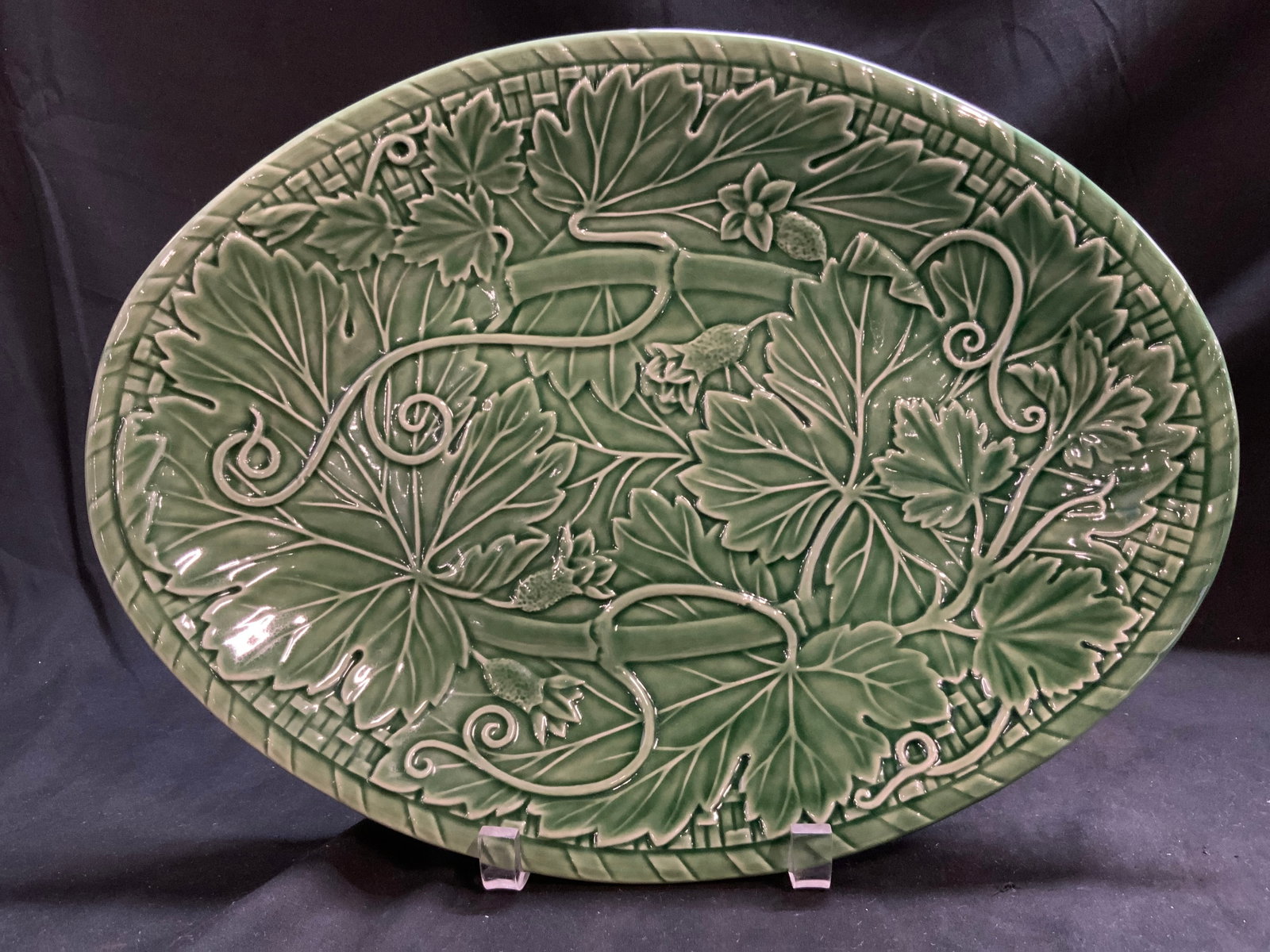 Vtg Bordallo Pinheiro Majolica Vine Platter, POR (1 of 6)