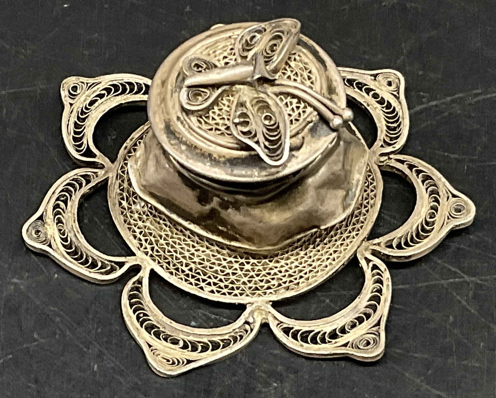 VTG Silver Filigree Powder Container (1 of 7)