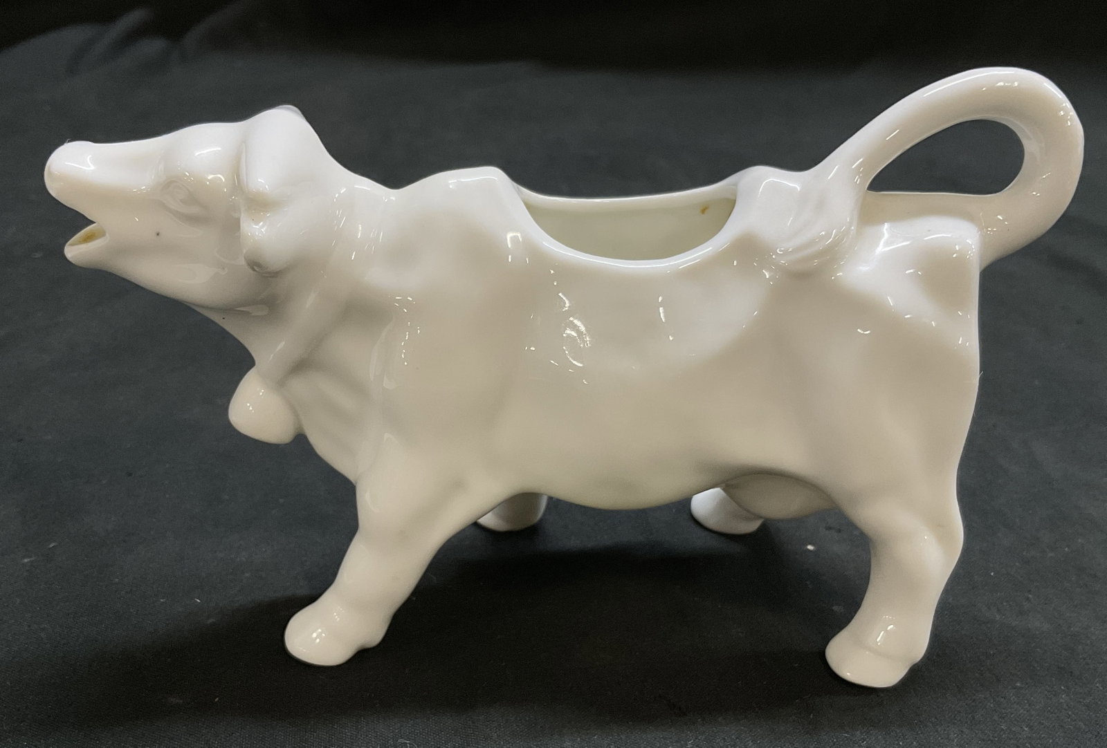 VTG White Porcelain Cow Creamer Dish (1 of 6)