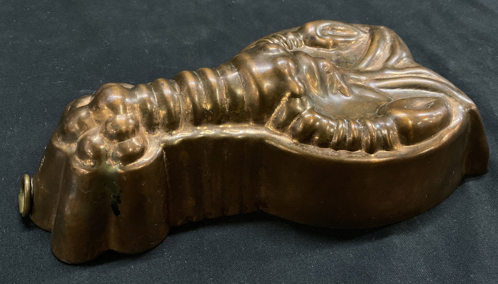 VINTAGE Copper Lobster Jell-O Mold ITALY: Vintage Copper Lobster Jell-O Mold. Tin Lining. Made in Italy. Oxidization and Aging to Metal Present. Measures app 6.5in H x 3in W. Vintage Jell-O Molds, Lobster, Copper, Italy, Baking Accessories, W