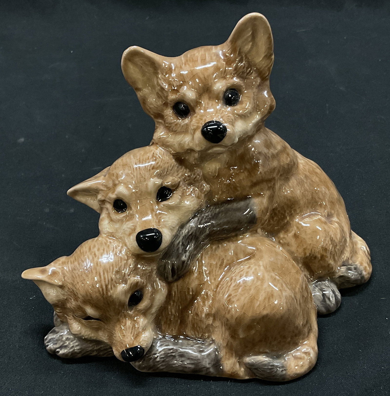 Vtg Heredities Creamware 3 Fox Cub Fig., England: Vintage Heredities Creamware three fox cubs figurine. Made in England. Three huddling red foxes warm light brown tones. Bottom side marked the charm of creamware, heredities, England. Makersmark.