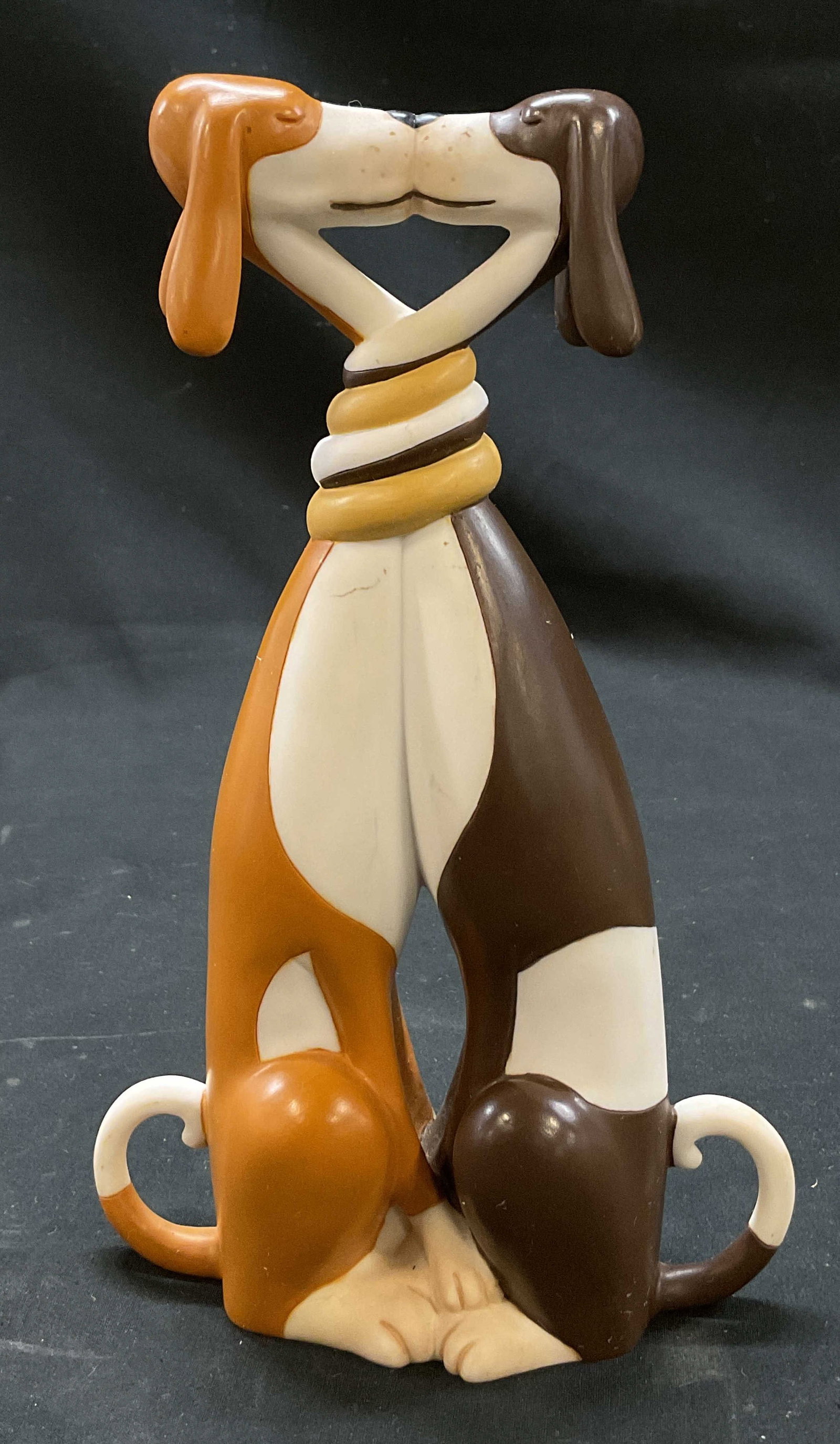Vtg 2003 Border Fine Arts Kiss&Make Up Fig.: Vintage 2003 Border Fine Arts KISS & Make Up Figurine from Hot Dog collection. Characters Homer and Marge. Designed by Toni Goffe. Made of durable cast resin. Two color blocked hounds seated with neck