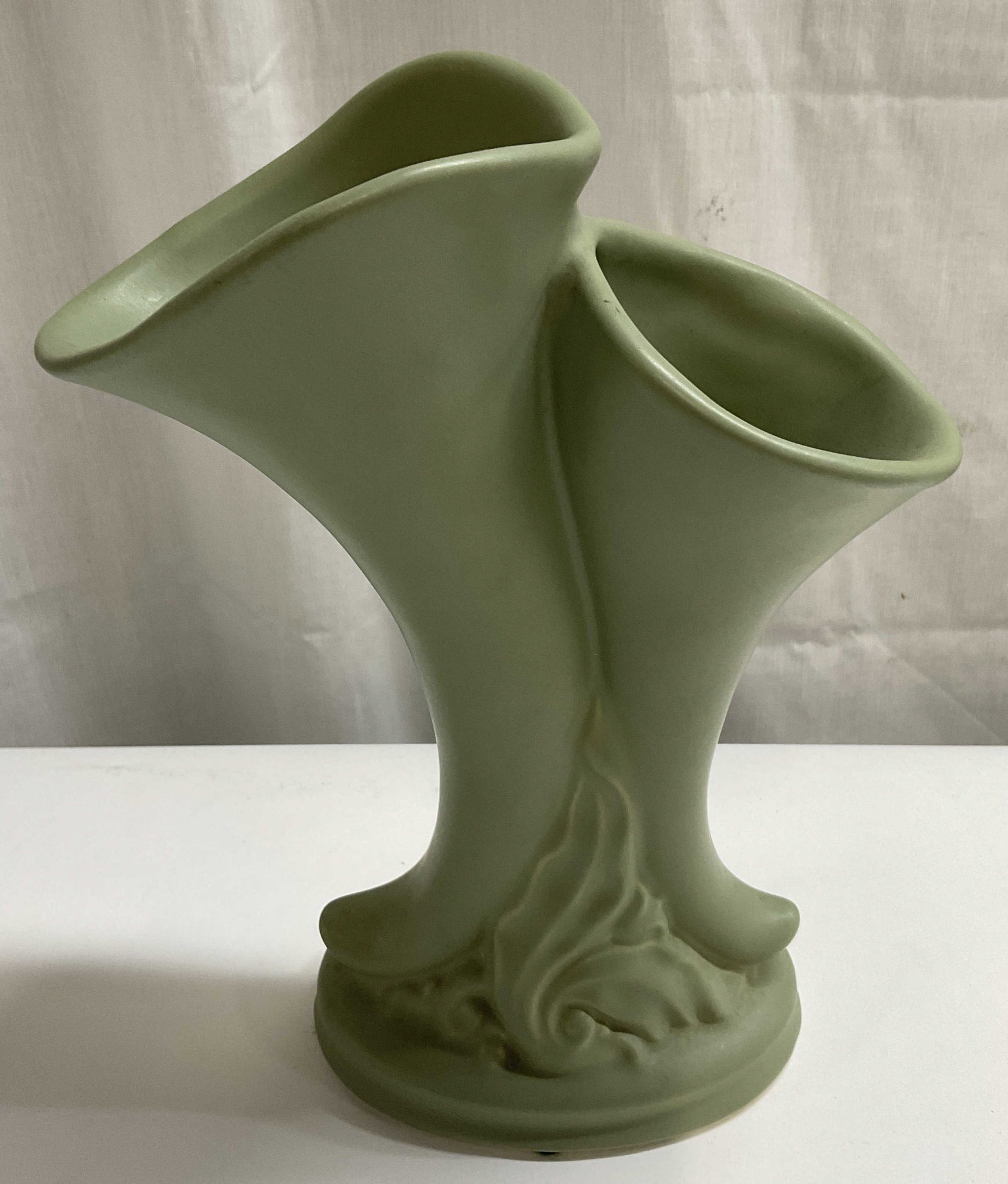 VTG Satin Matte Glaze Double Cornucopia Vase (1 of 6)