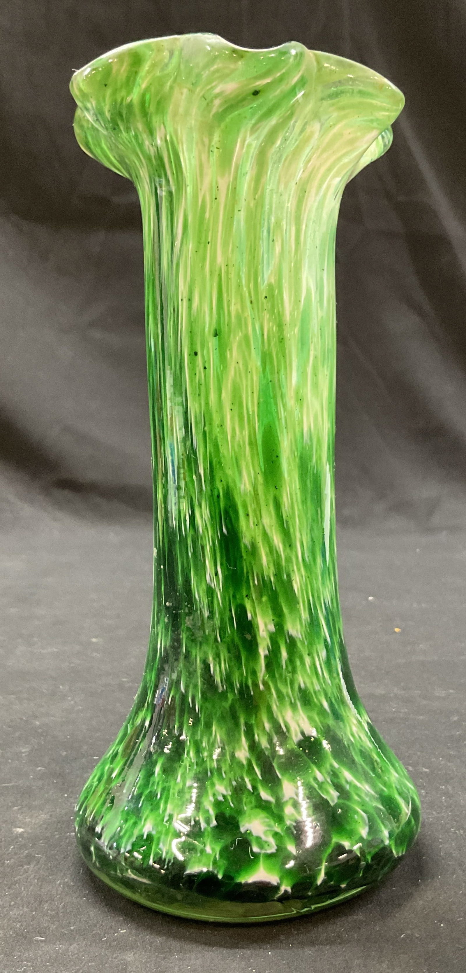 Vintage Green Ruffled Art Glass Vase (1 of 6)