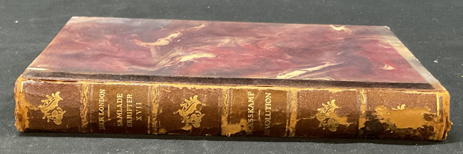 1919 Jack London Klasskamp Och Revolution Book+: Collected writings by Jack London. Class struggle and revolution. Seventeenth part. Published by Stockholm Bohlin & Co, 1919. Hard cover leather bound with gilt embossed trim and marble design. Text r