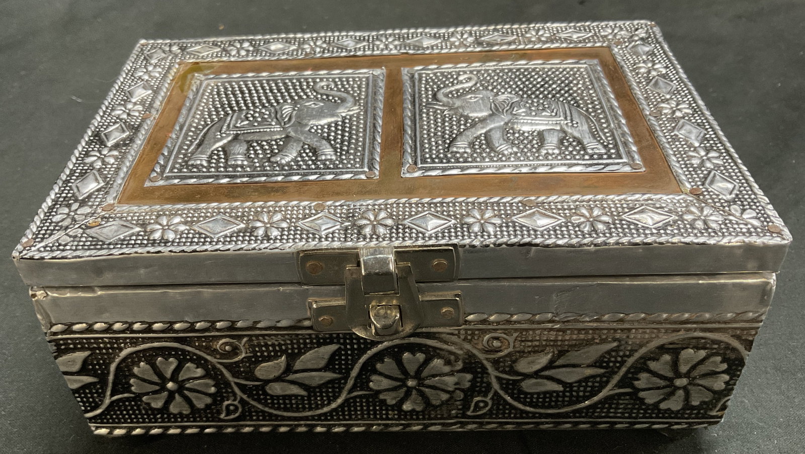 VTG Indian Emb Elephant Copper&Alum Trinket Box (1 of 7)