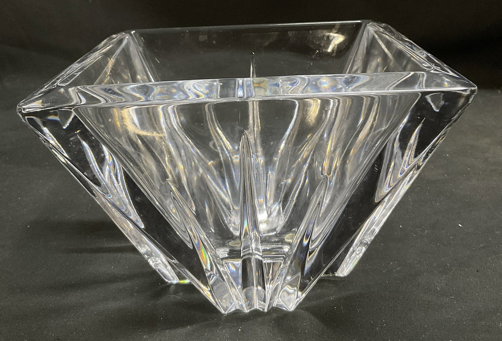 VTG Lenox Ovations Crosswinds Lead Crystal Bowl: Vintage Circa 2001-2003 Lenox Ovations Crosswinds Heavy Clear Lead Crystal Square Bowl. Has Significant Weight. Art Deco Inspired Style. Geometric, Diamond-Cut Lines Narrowing Down to Faceted Base.