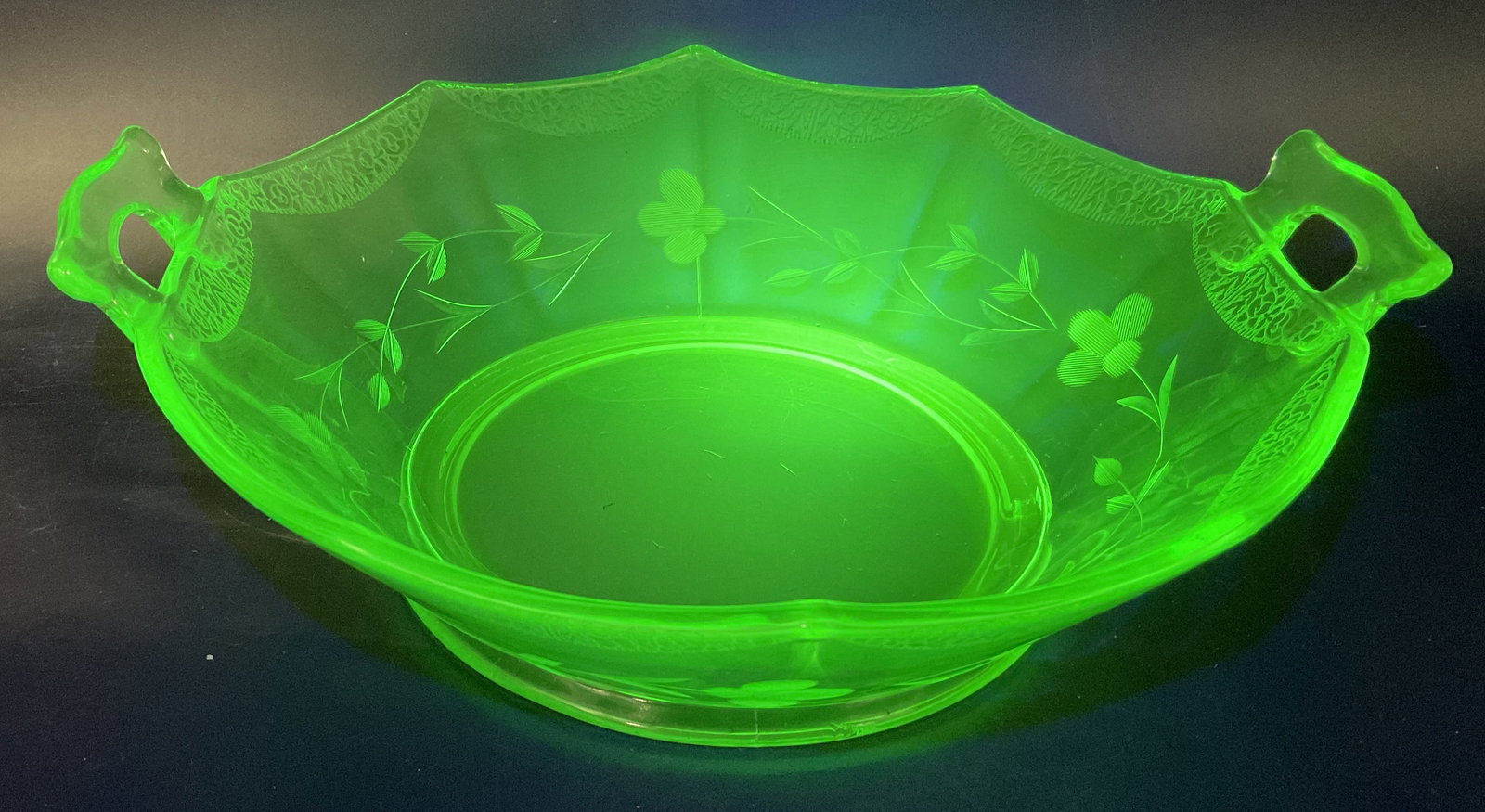 VTG Uranium Depression Glass Etched Floral Bowl (1 of 8)