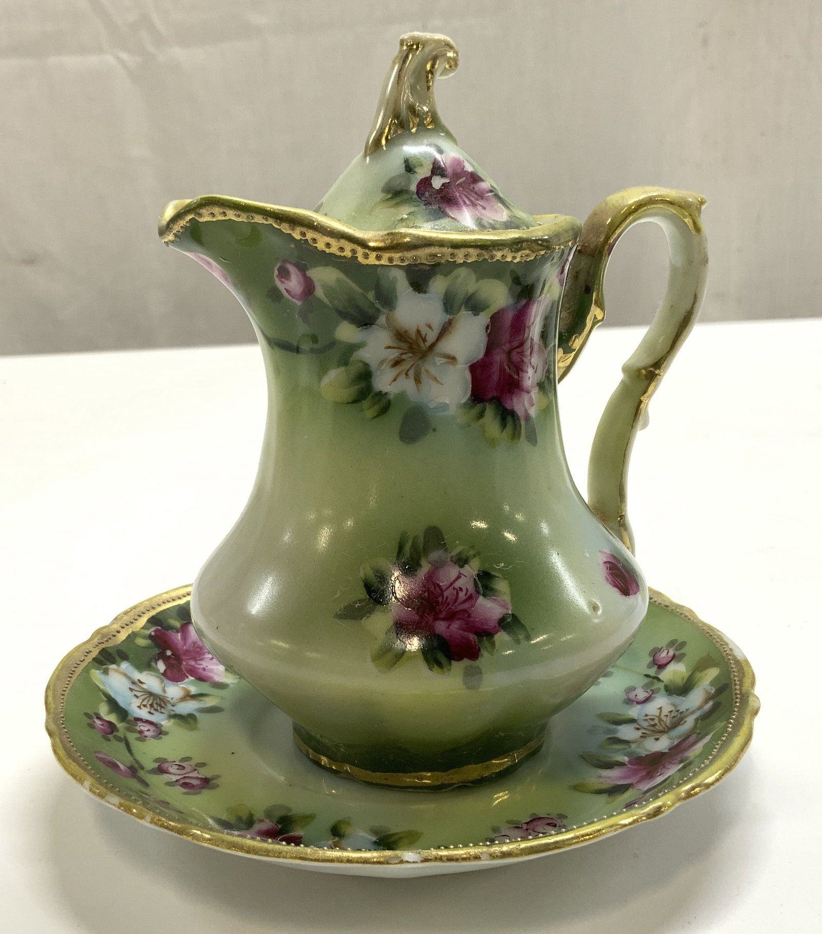 Antq 3pc Hand Painted Porcelain Lidded Creamer: Antique hand painted porcelain lidded creamer or chocolate pot. Unmarked Green and Pink Rose Gold trim cabinet China. Includes 1x underplate 1x creamer pitcher 1x matching lid. No factory Backstamps.