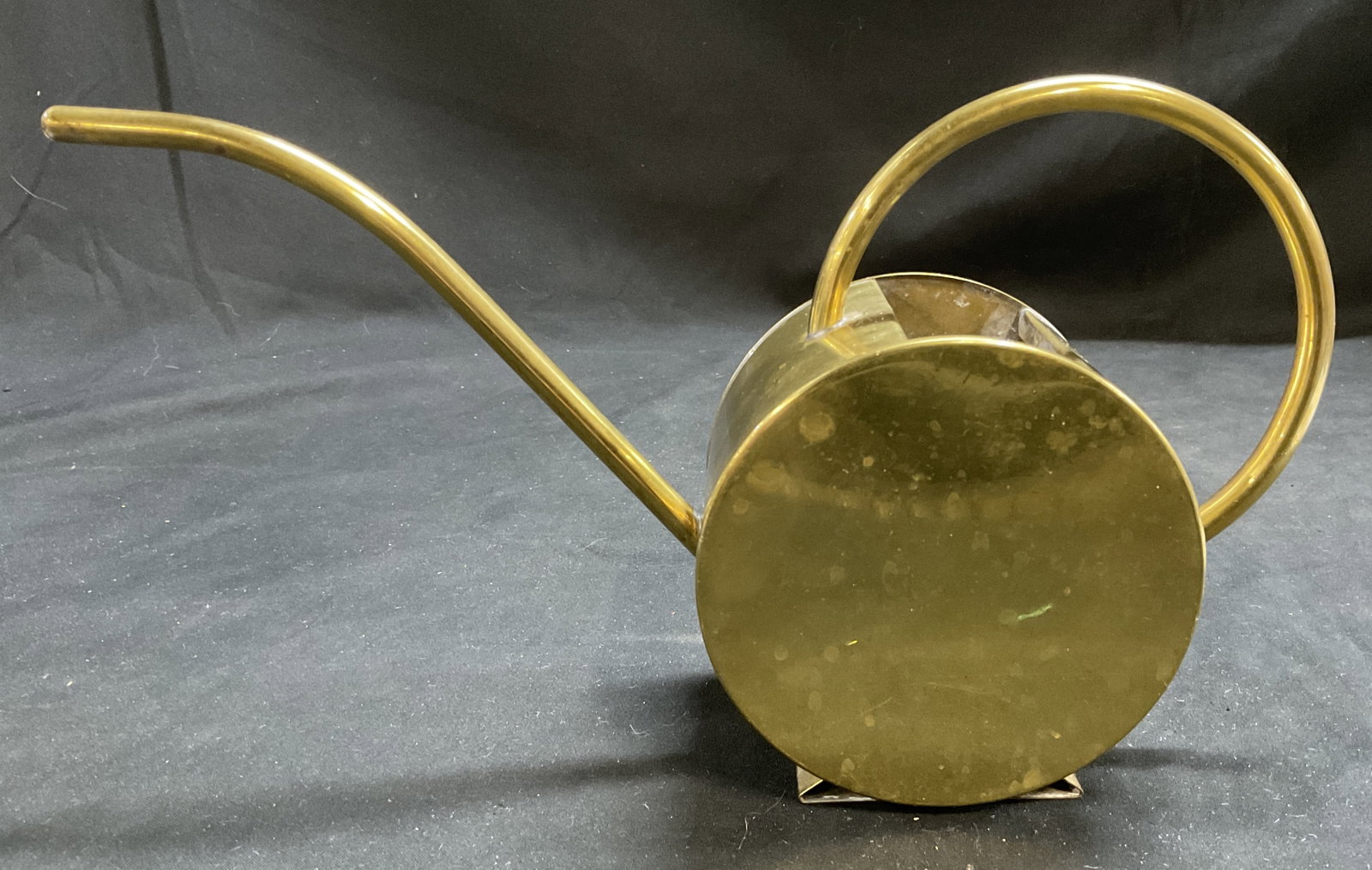VINTAGE Circular Form Brass Watering Can (1 of 6)