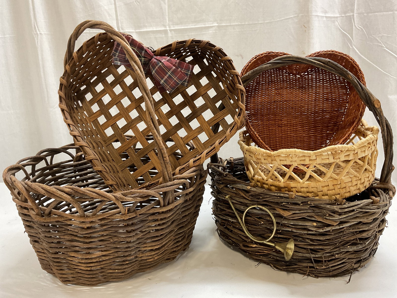 Vtg. Assorted Lt5 Woven Baskets (1 of 12)