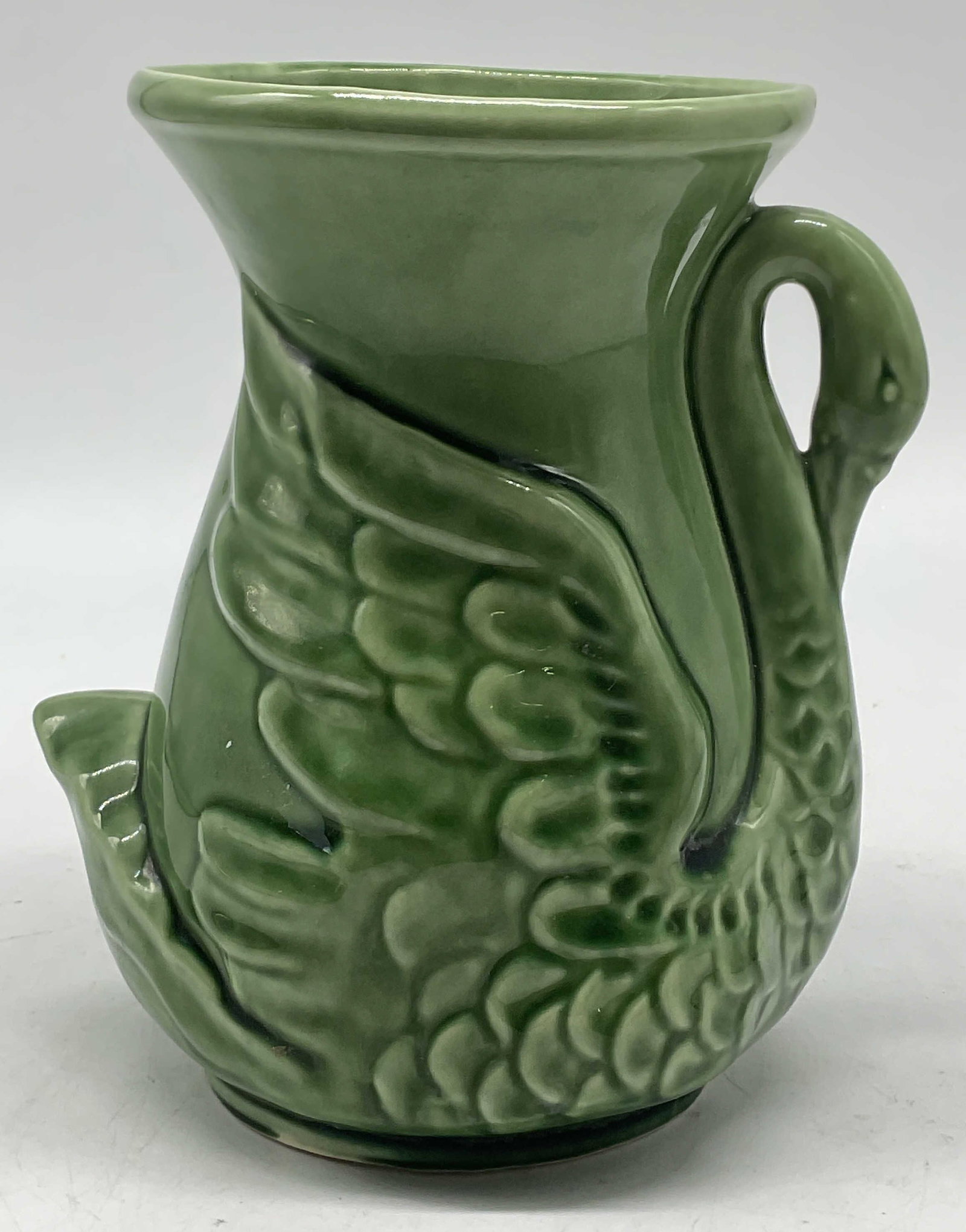 VINTAGE Shawnee Pottery Green Swan Vase (1 of 6)